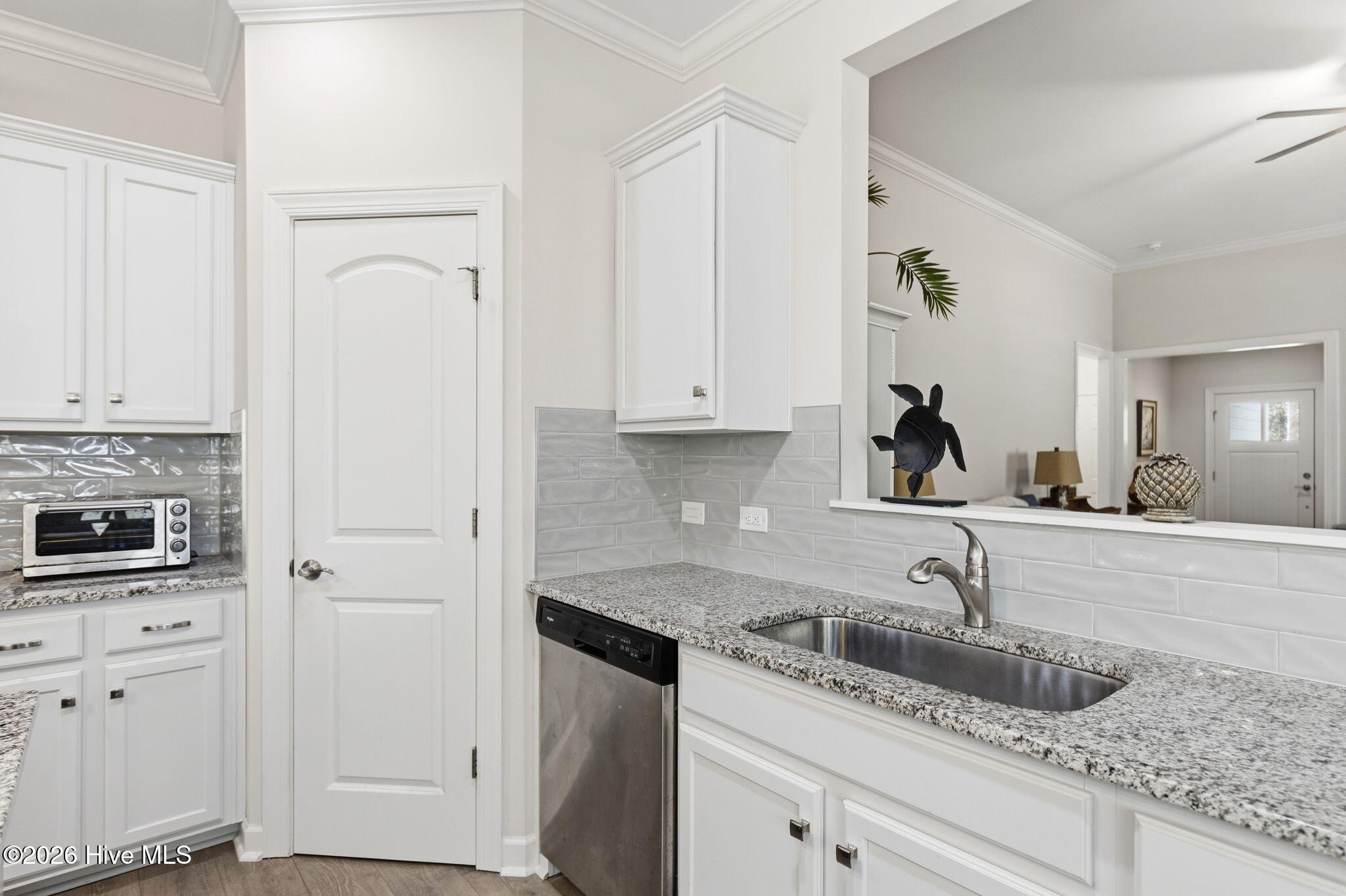 100558681 | Photo 17