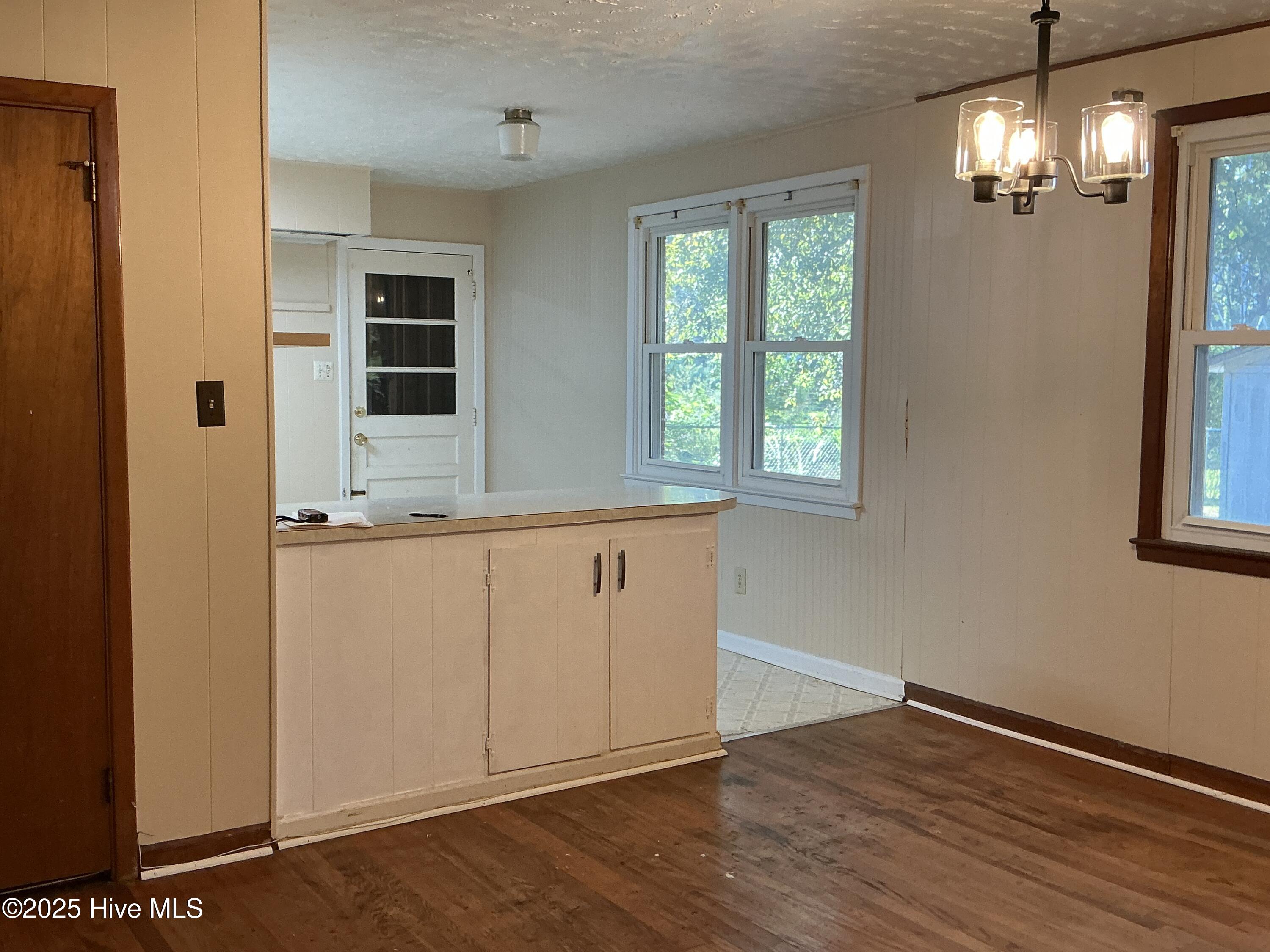 100548124 | Photo 14