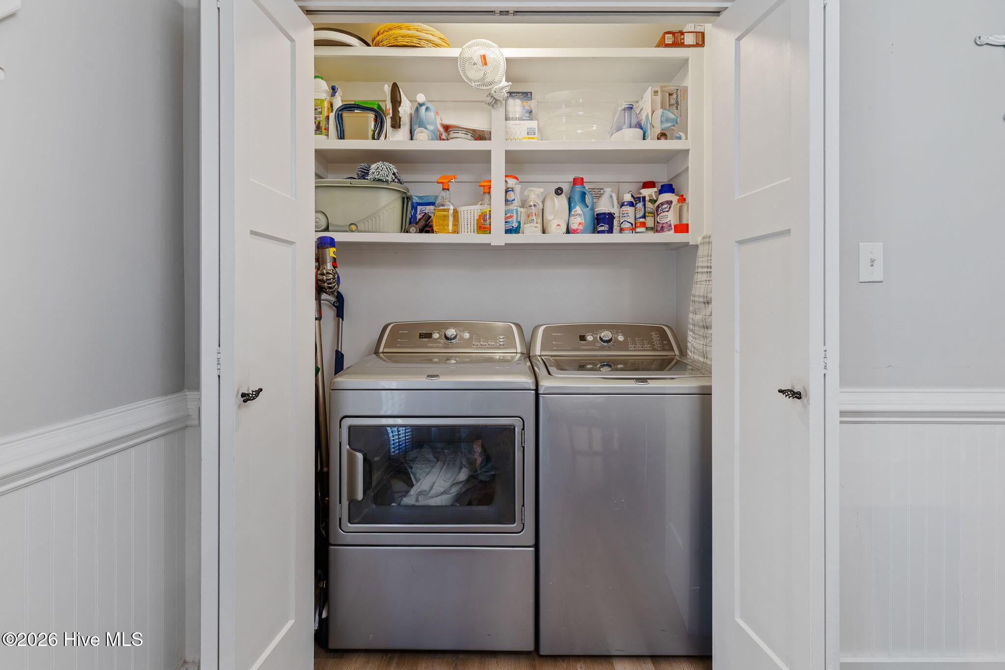 100562103 | Photo 29