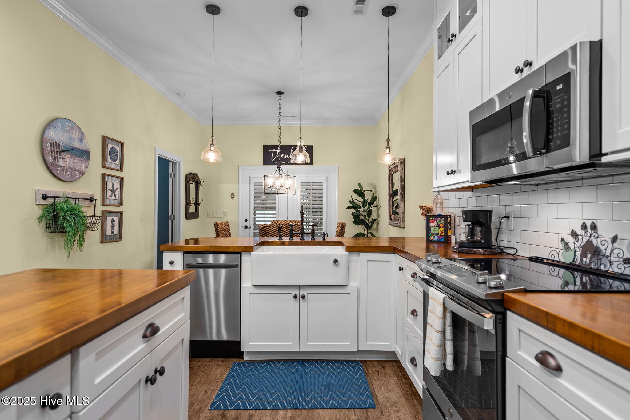 100524220 | Photo 25