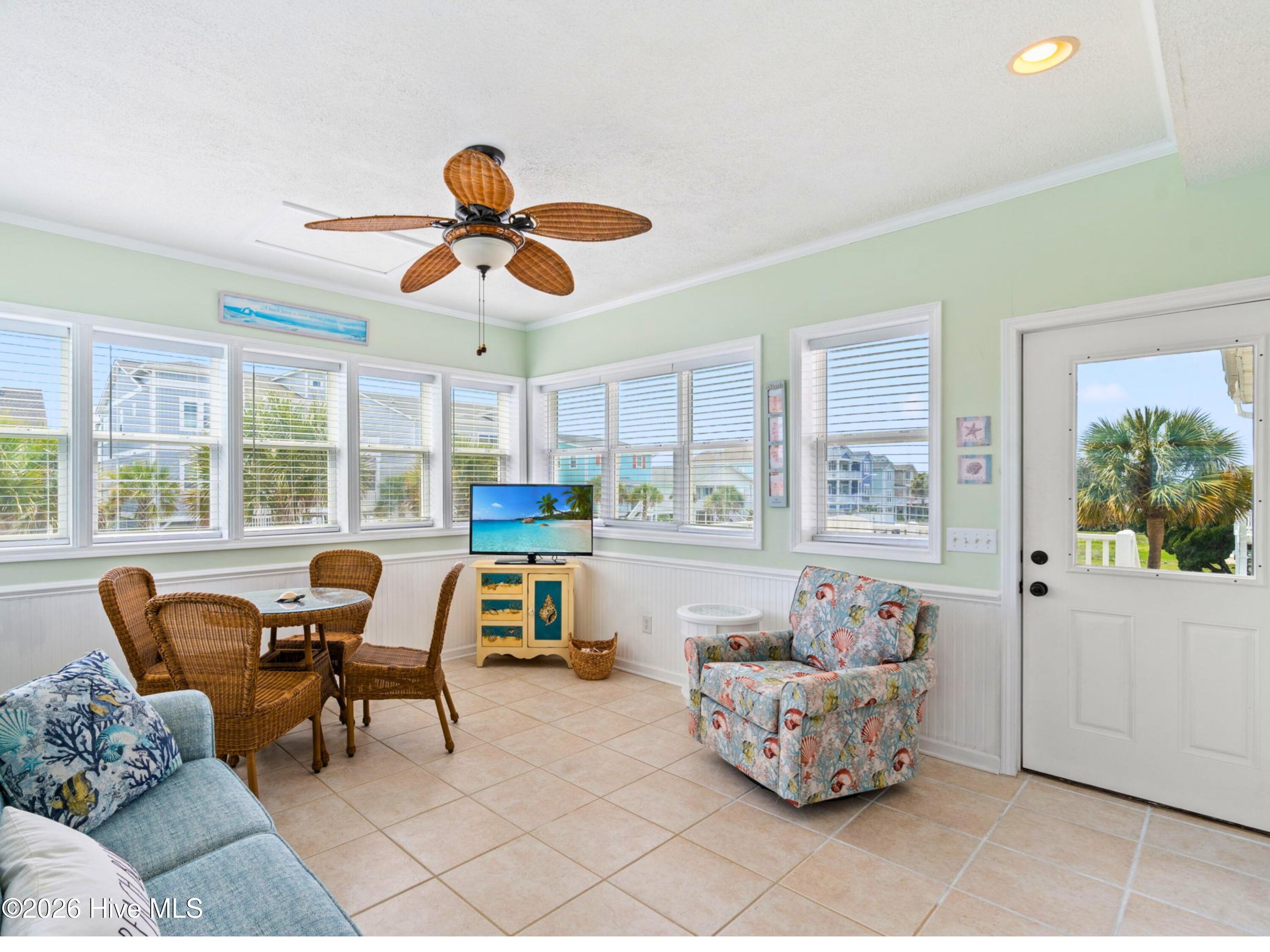 100564720 | Photo 12