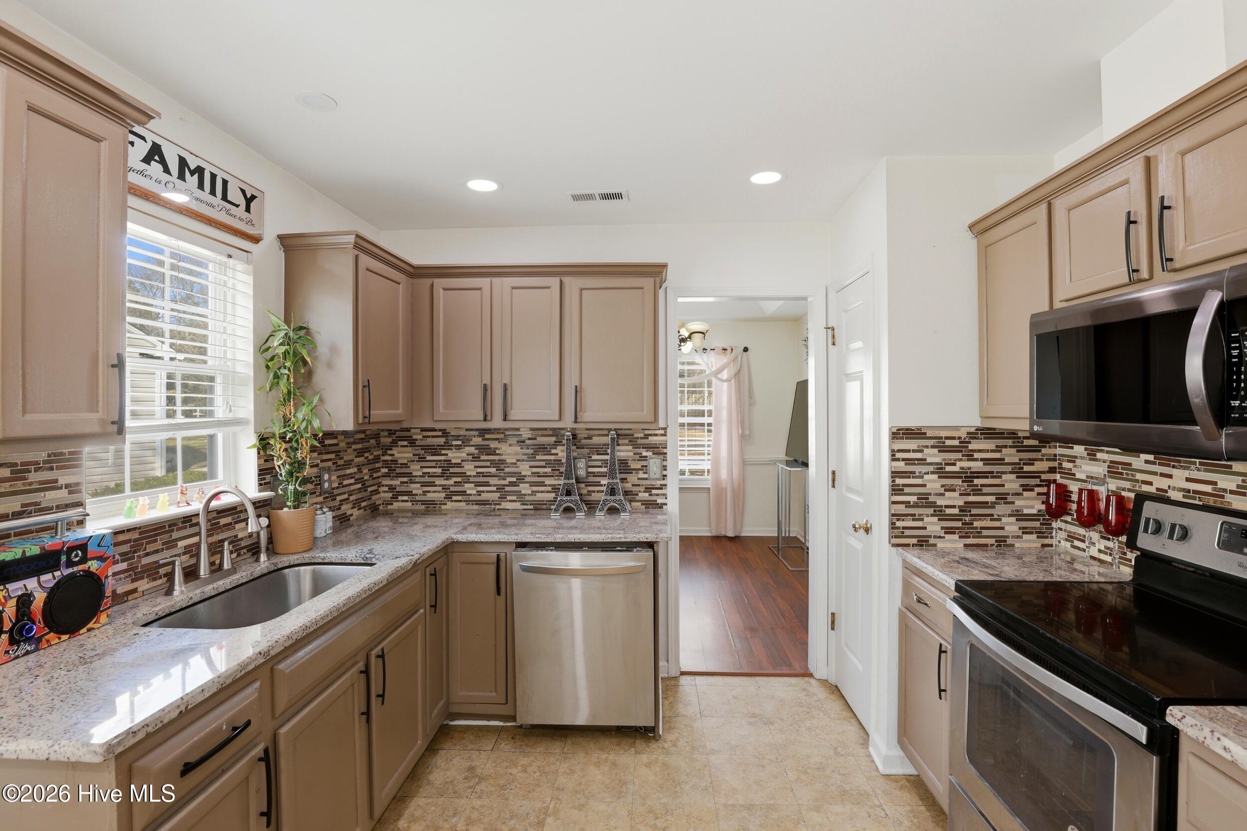 100558616 | Photo 10