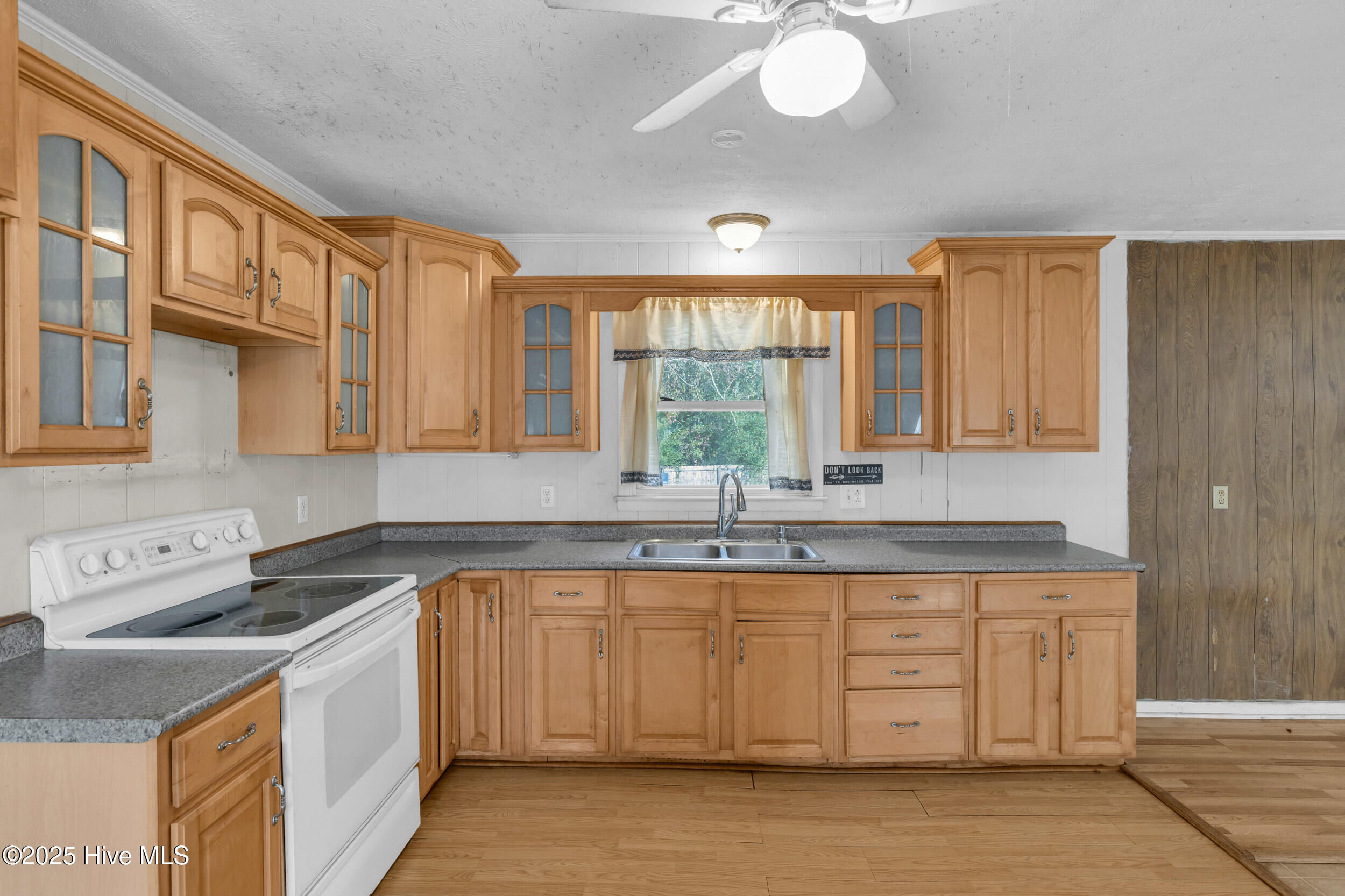 100543256 | Photo 18