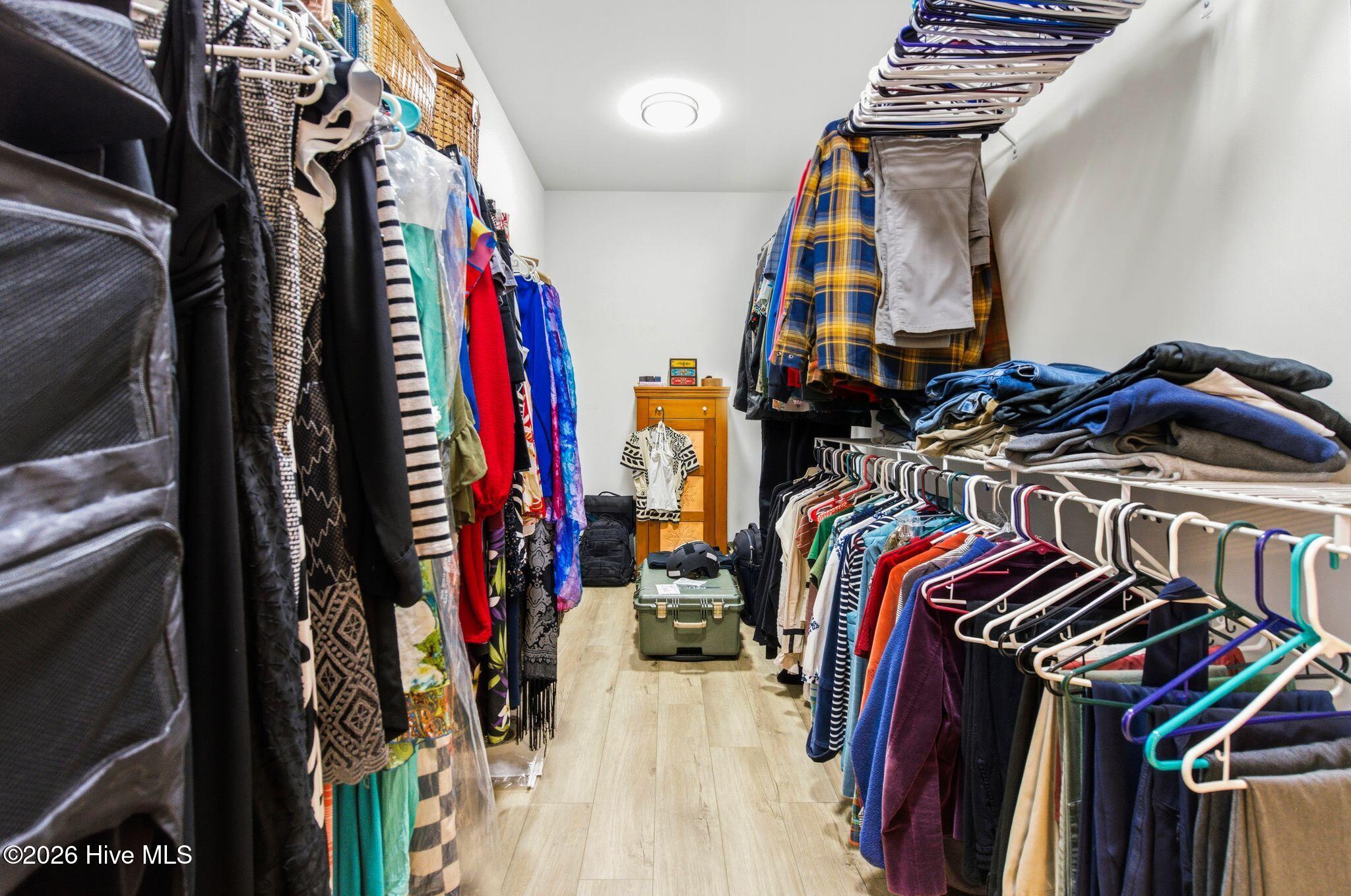 100566850 | Photo 28