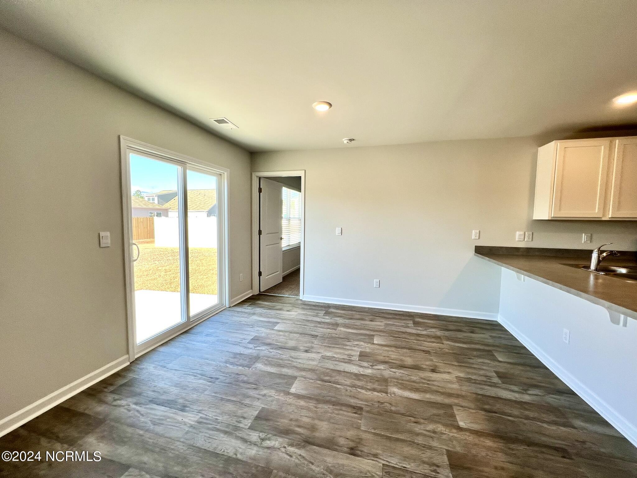 100565972 | Photo 12