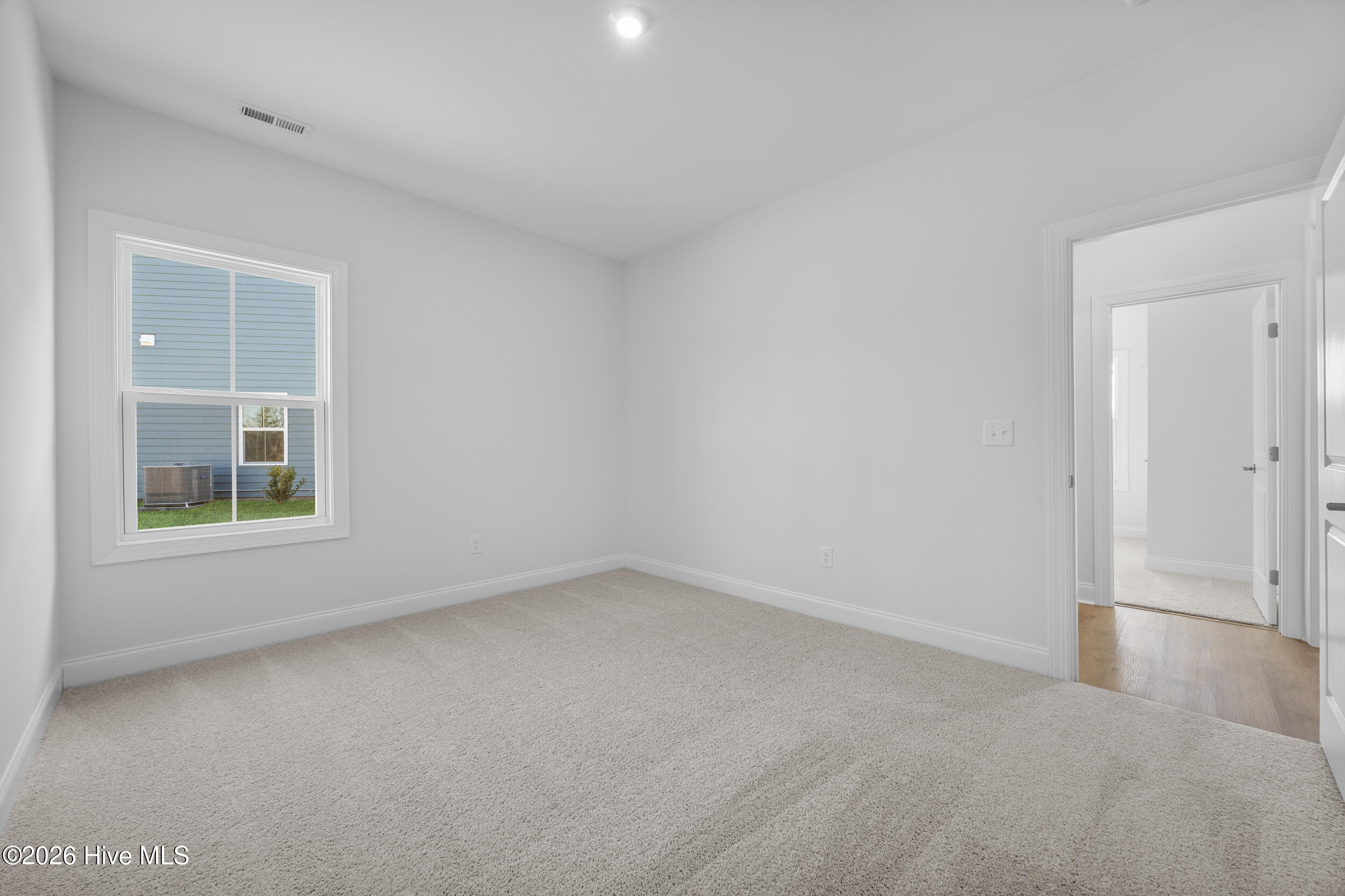 100527053 | Photo 19