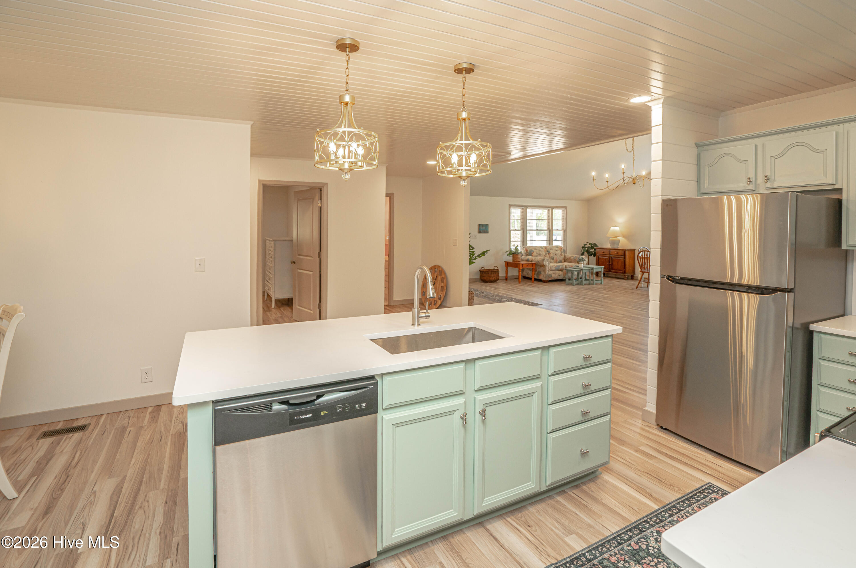 100567372 | Photo 28