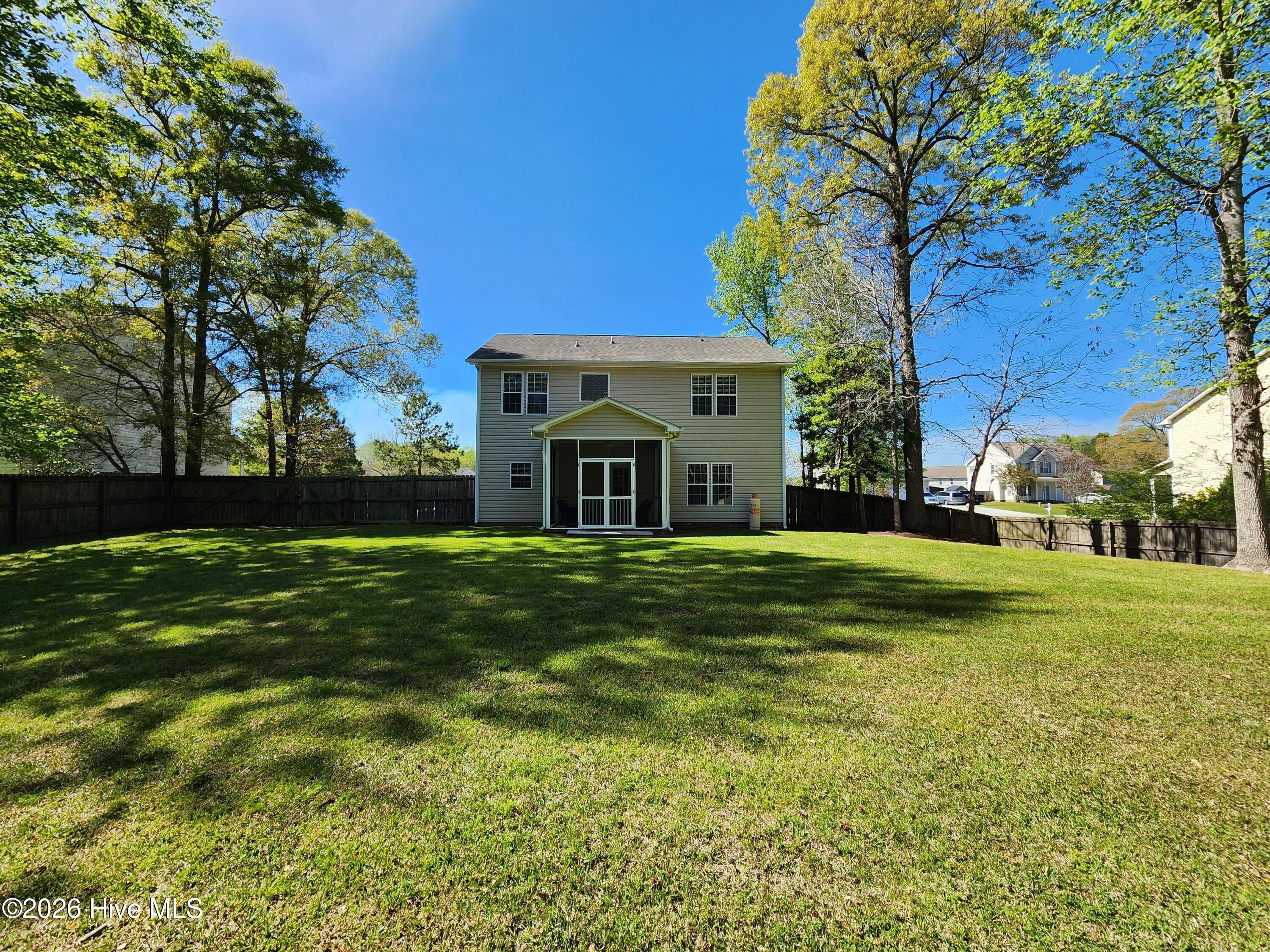 100570364 | Photo 44