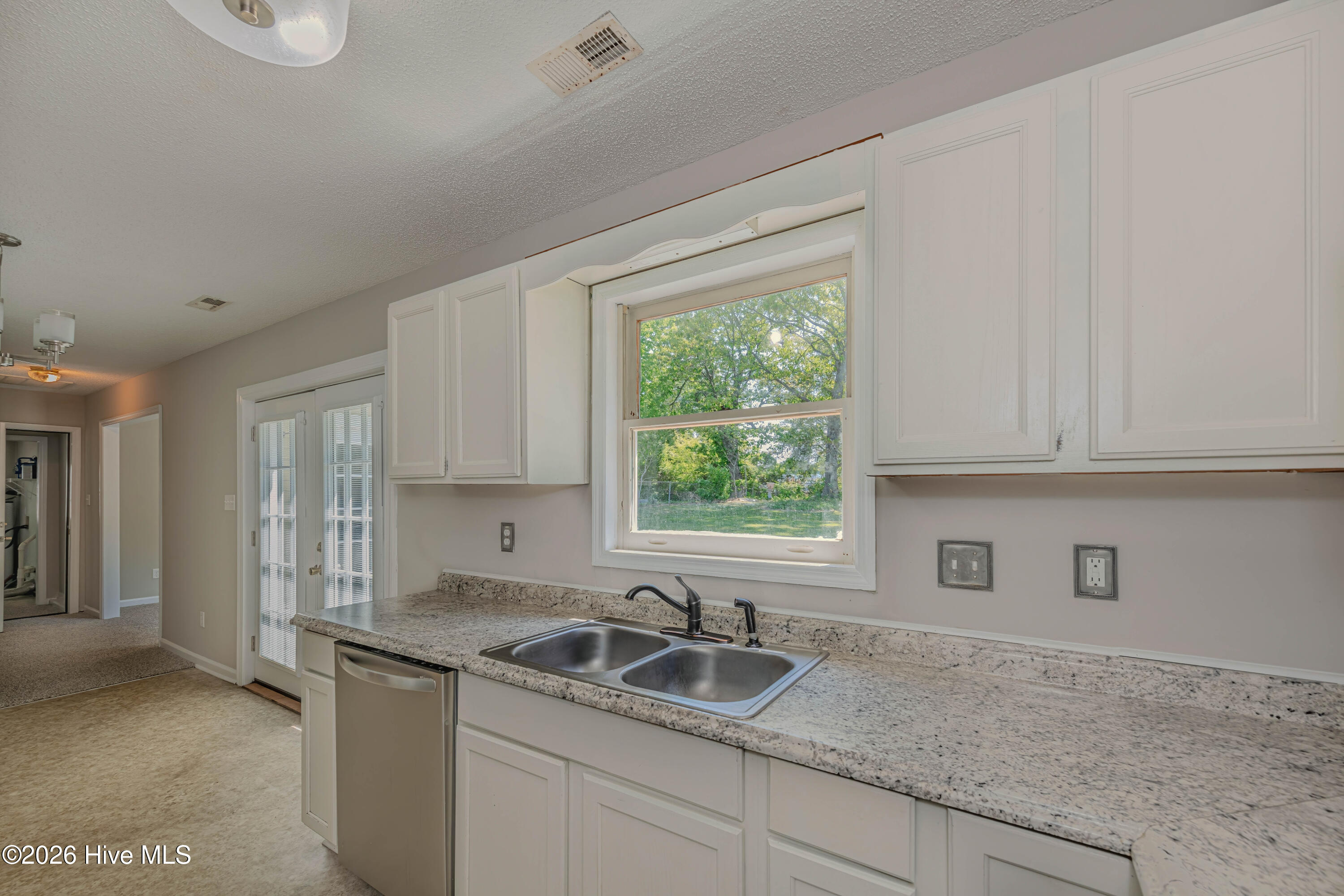 100568106 | Photo 26