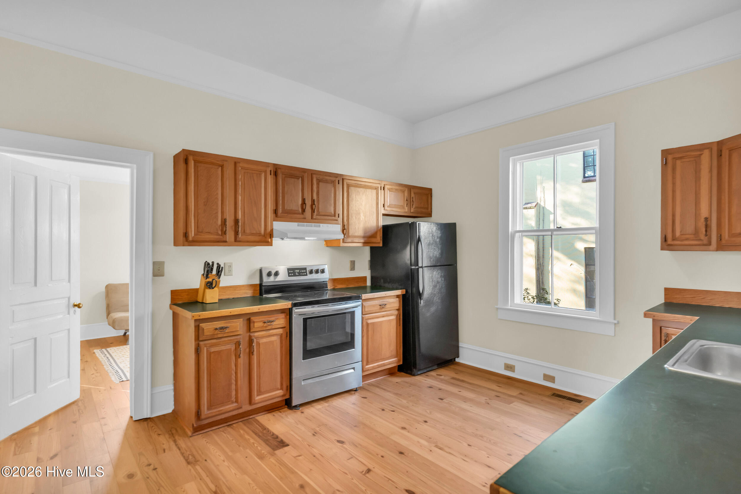 100528129 | Photo 19