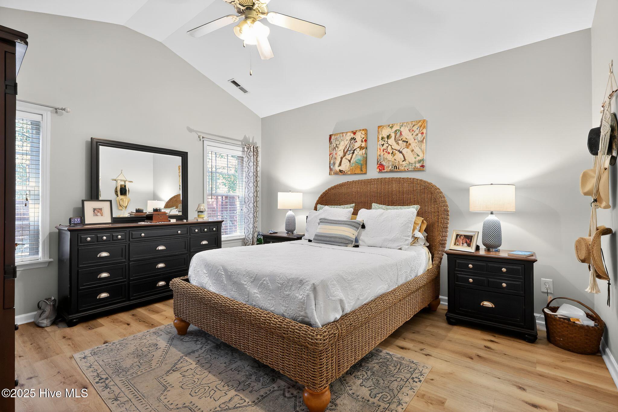 100539359 | Photo 19