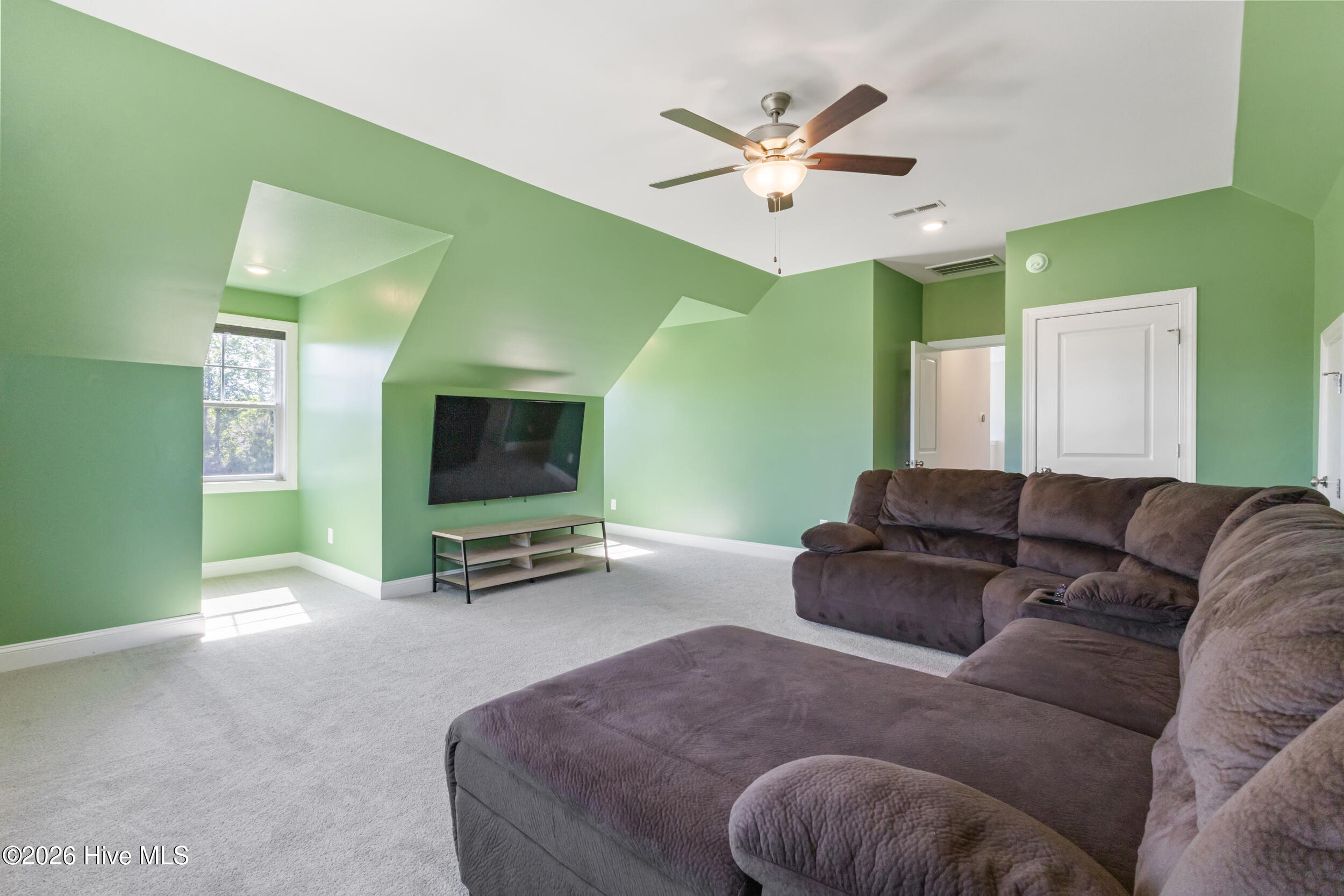 100569391 | Photo 37