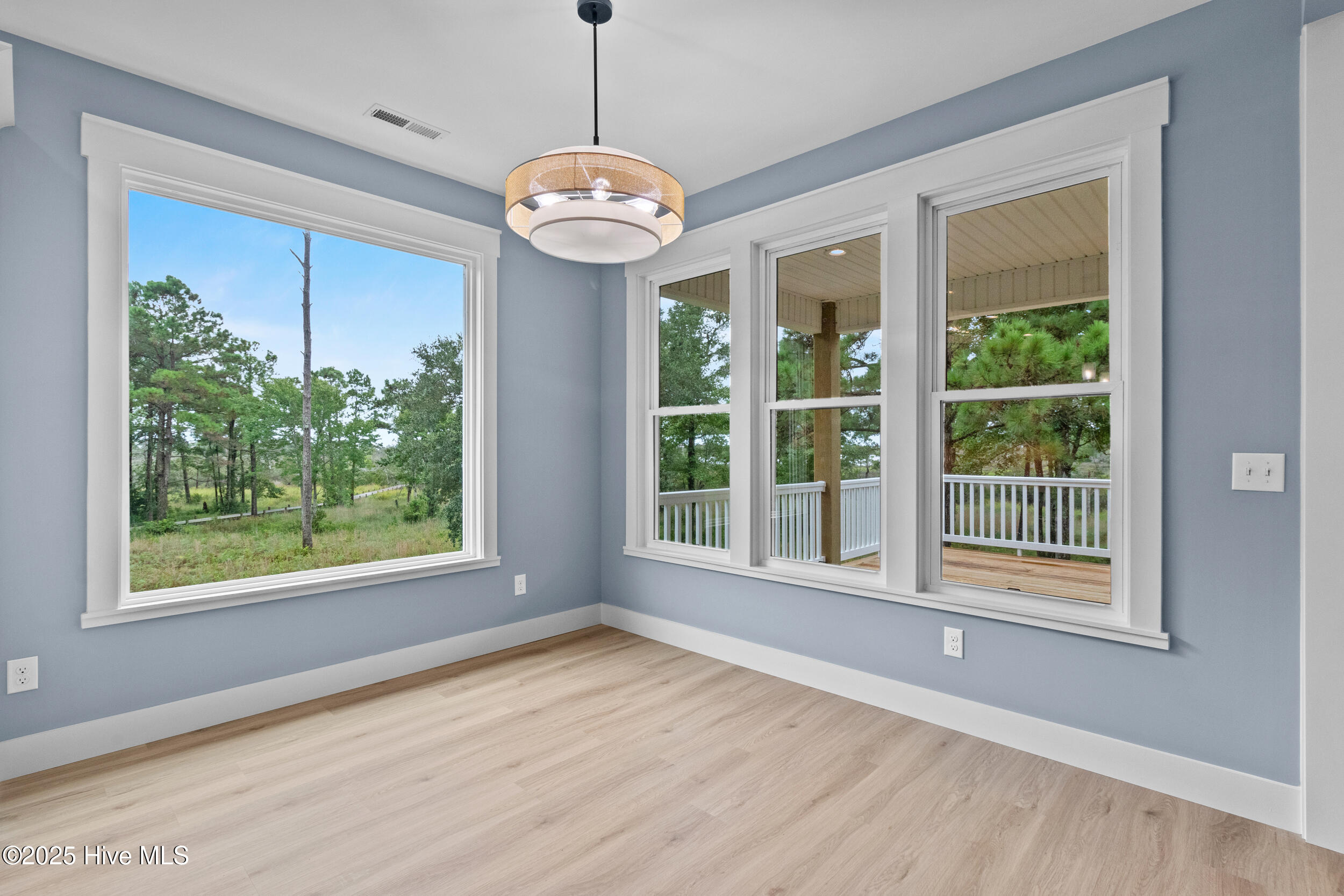 100524139 | Photo 10