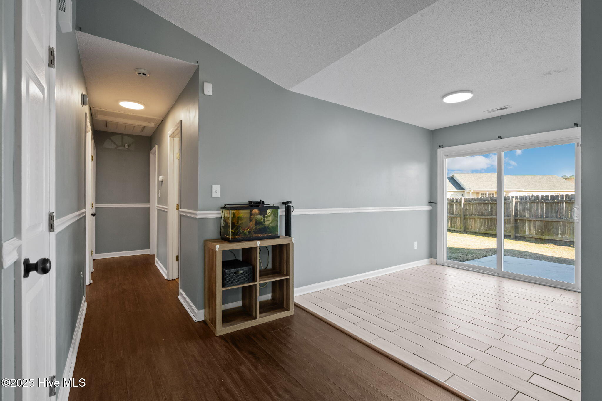 100545189 | Photo 24