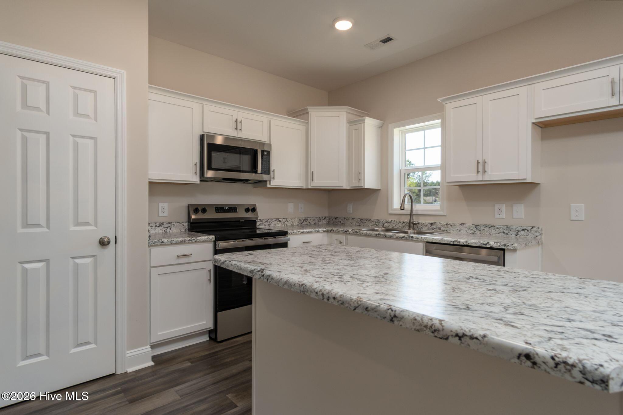 104 Palo Alto Park Drive, Maysville, NC 28555 – photo 19: Kitchen