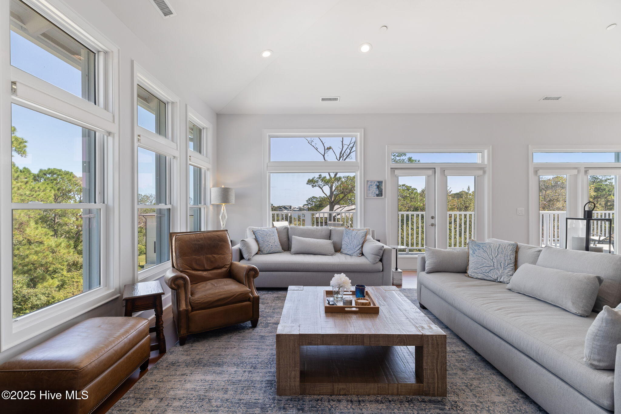 100548263 | Photo 18