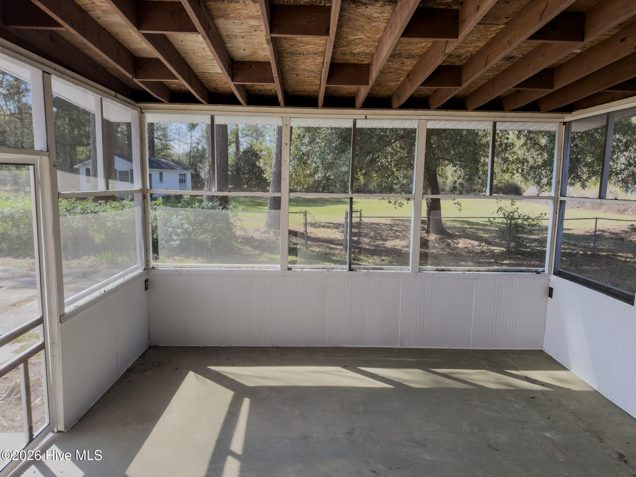 100567353 | Photo 16