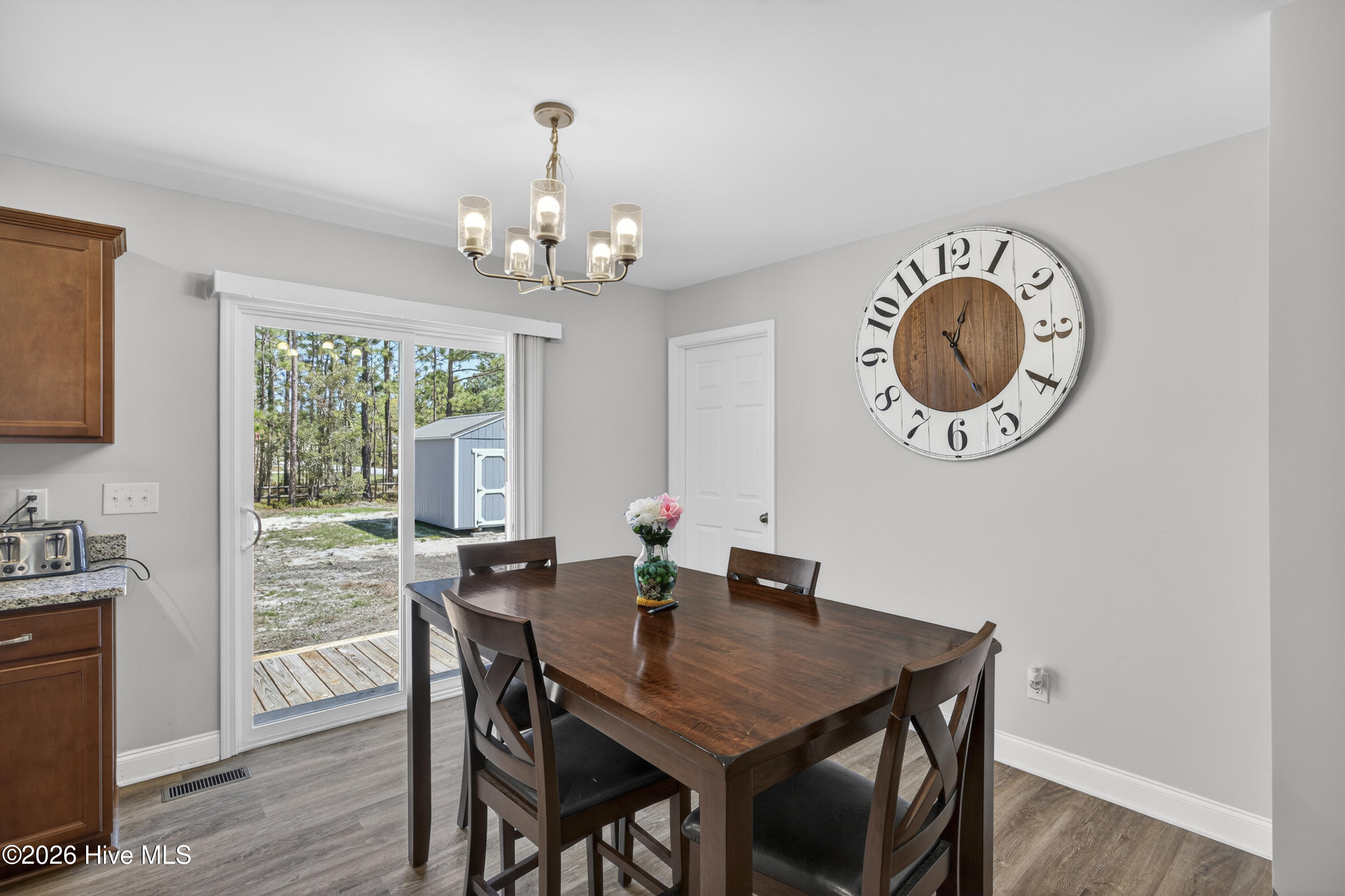 100548706 | Photo 16