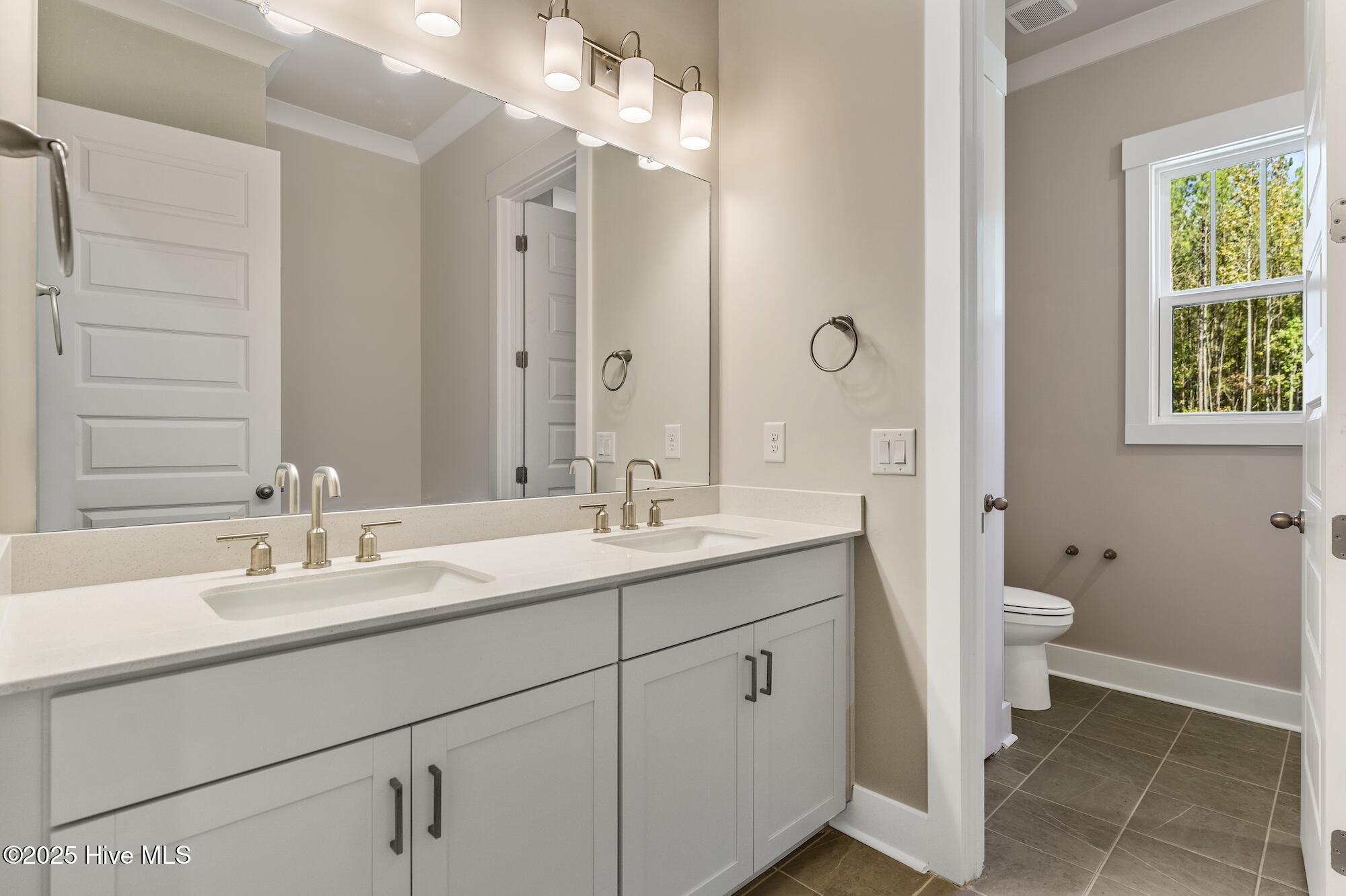 100542321 | Photo 27