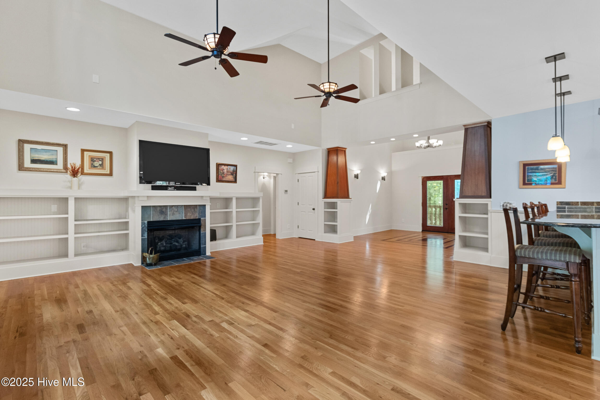 107 Overlook Drive, Hampstead, NC 28443 – photo 22: 25_living room