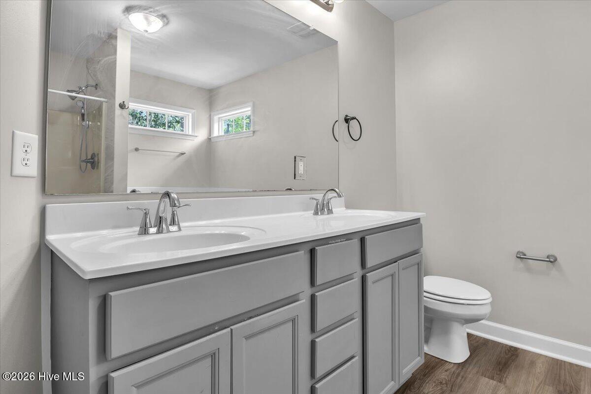 100565952 | Photo 31