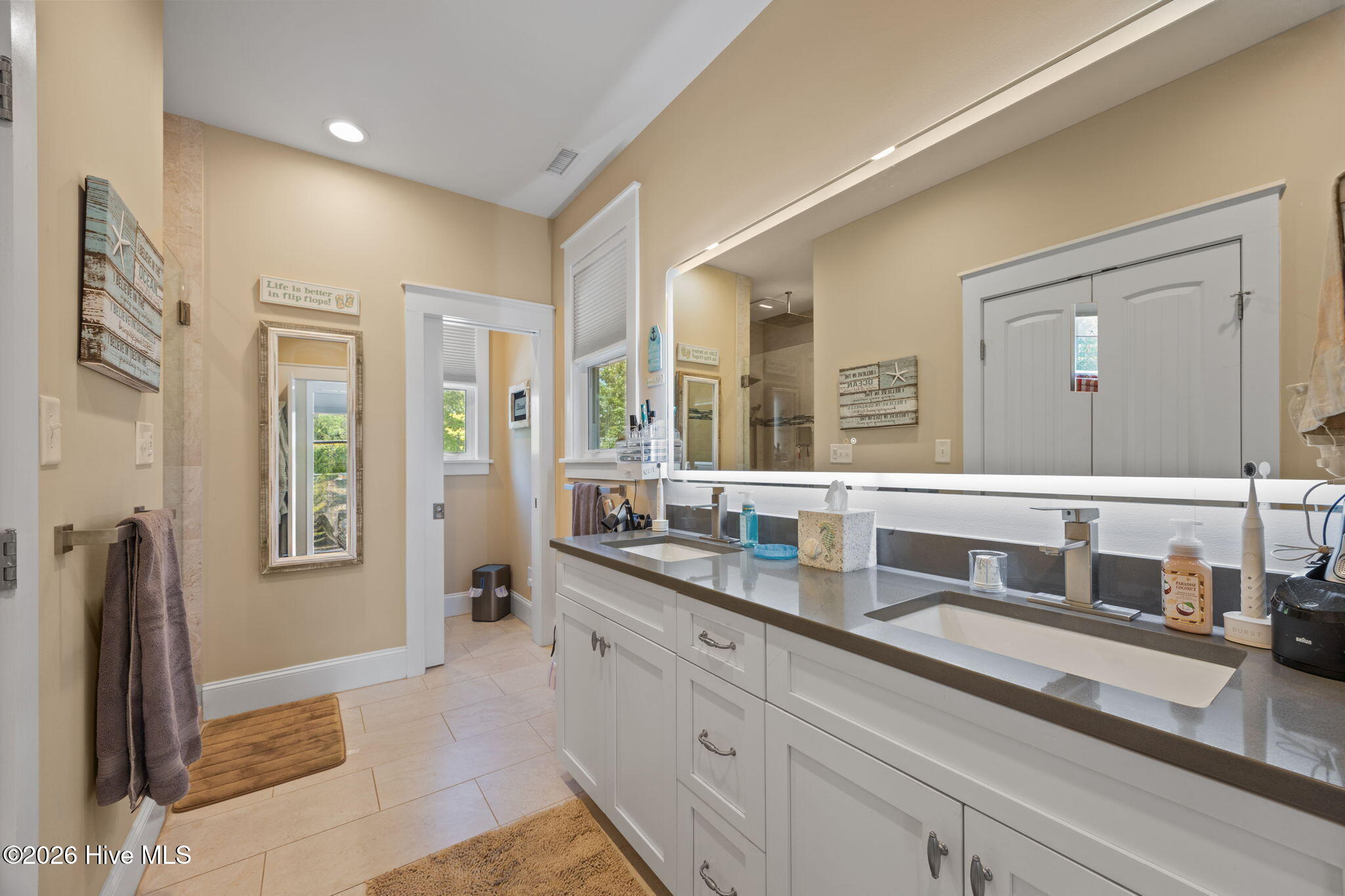 100567463 | Photo 36