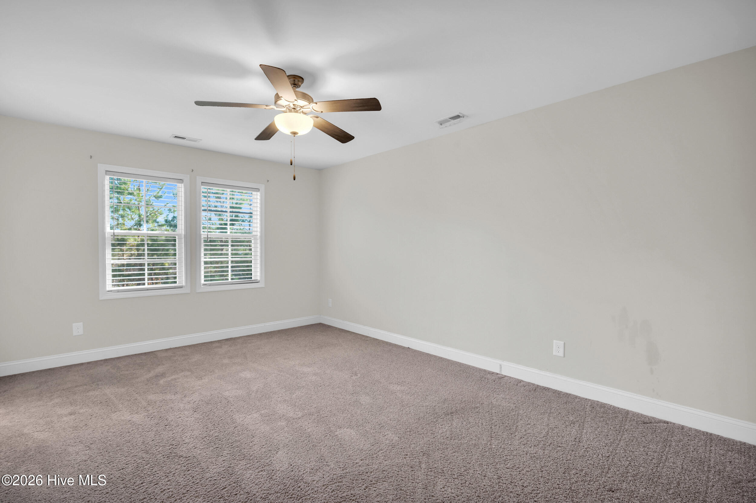 100542089 | Photo 25