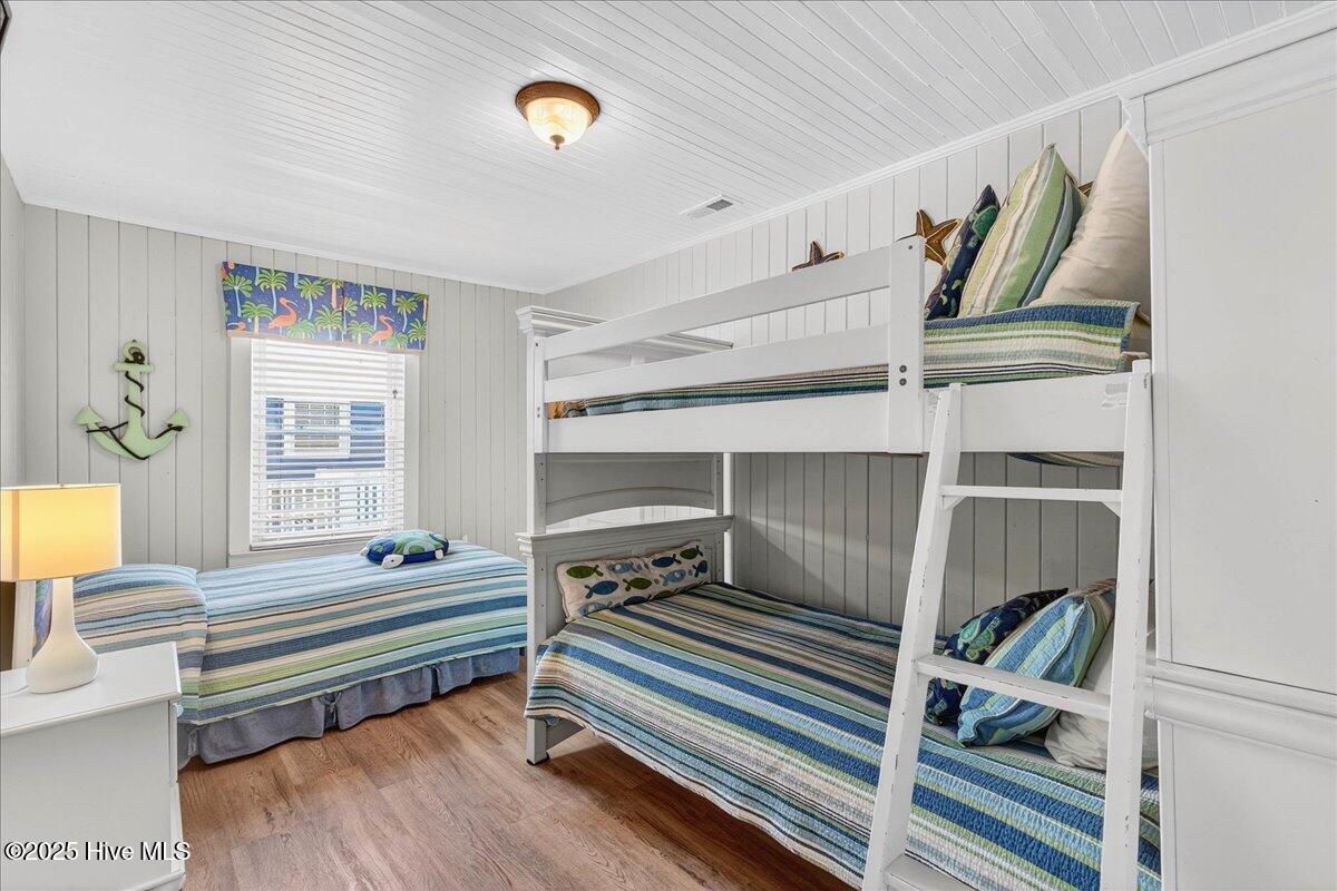 100527875 | Photo 24