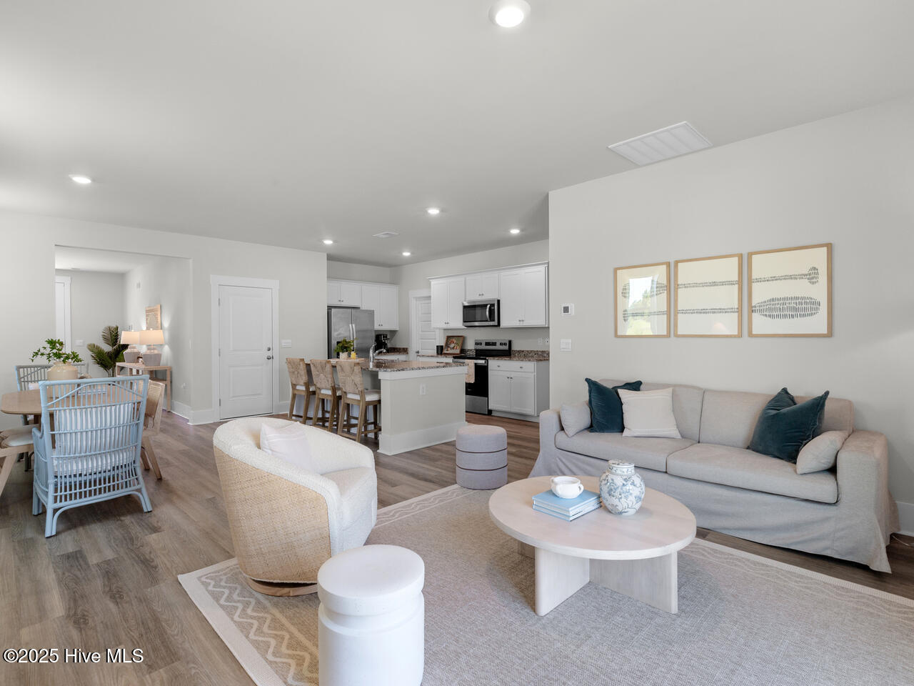 100537176 | Photo 19