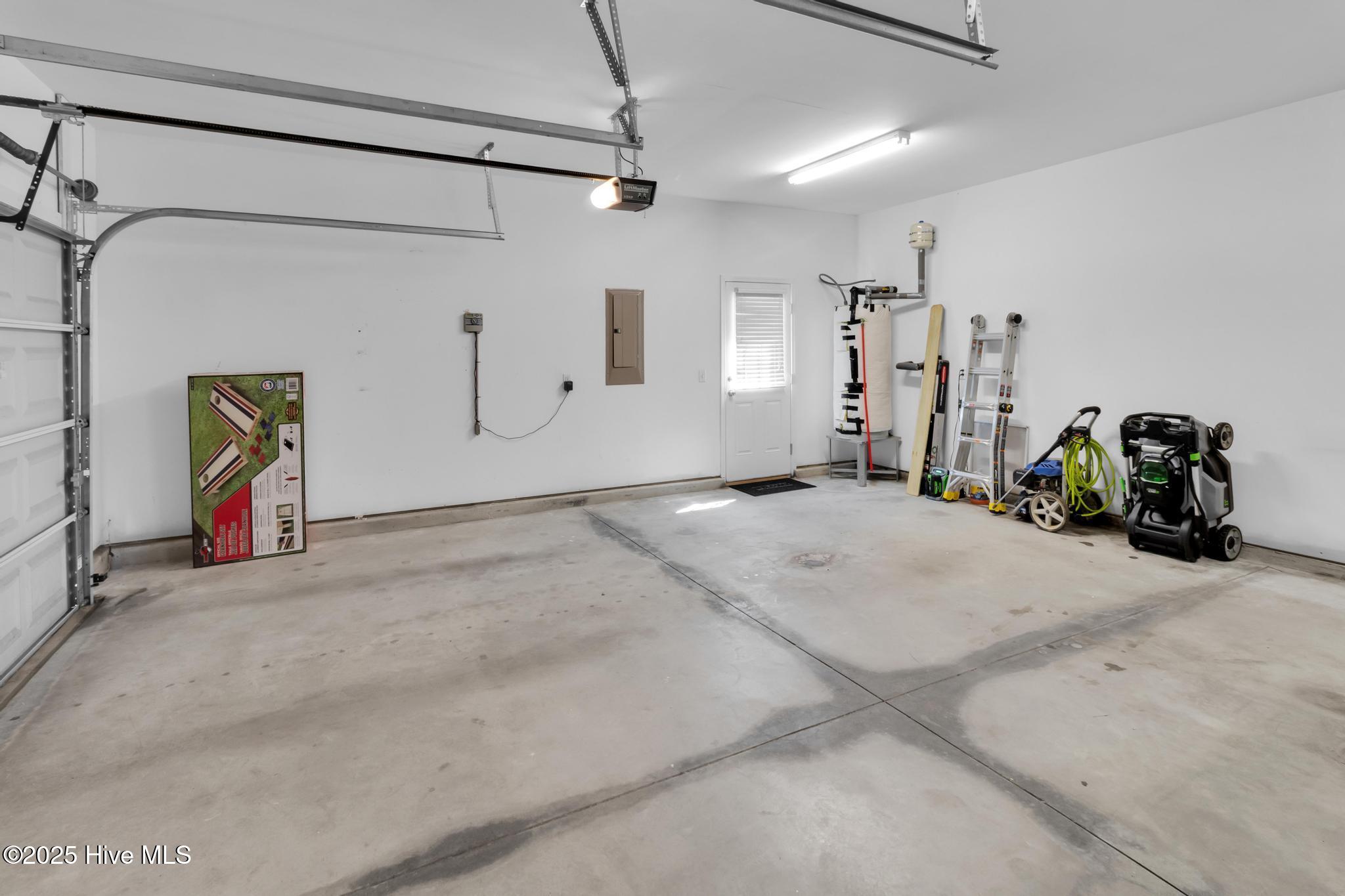 100532898 | Photo 40