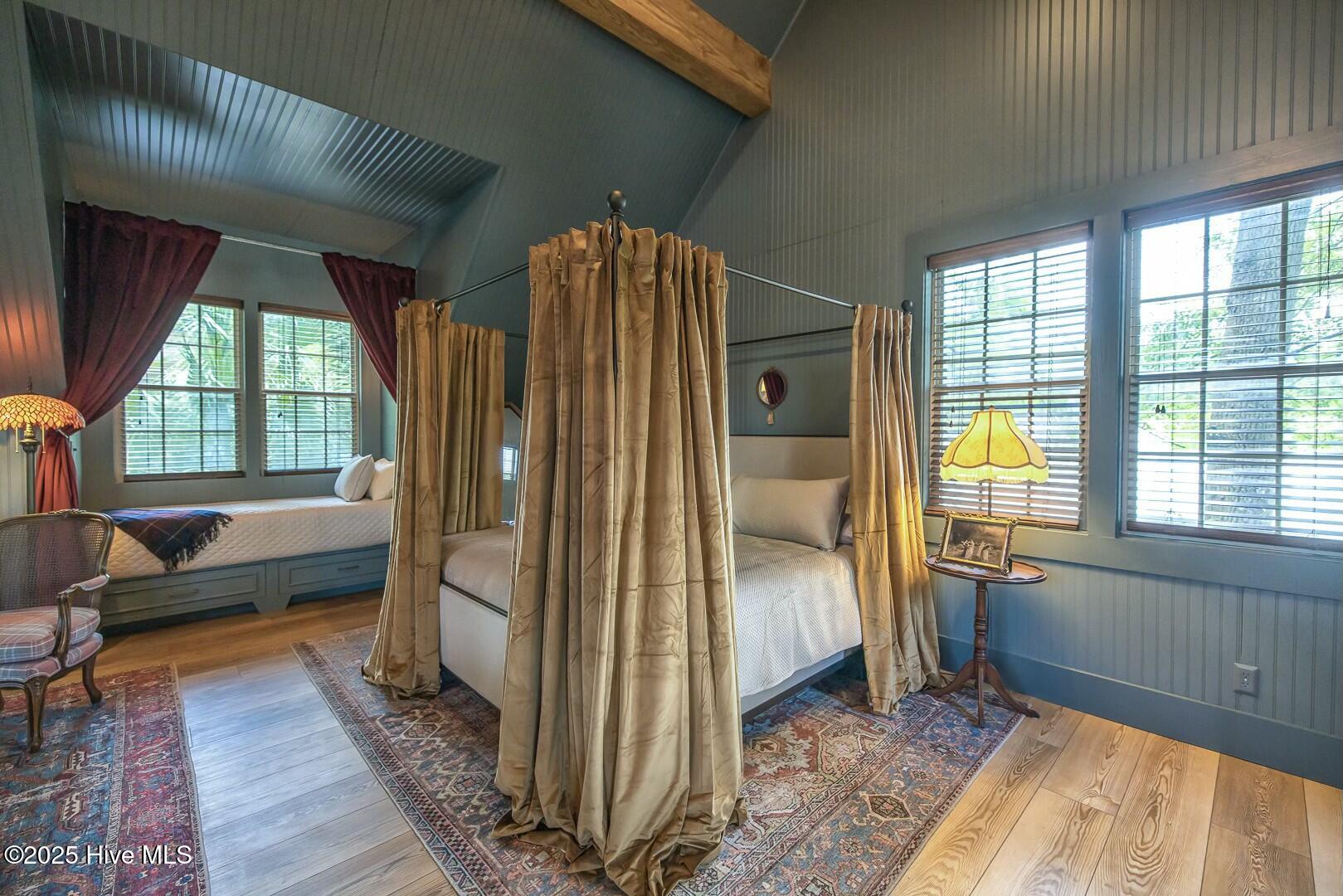 100548209 | Photo 11