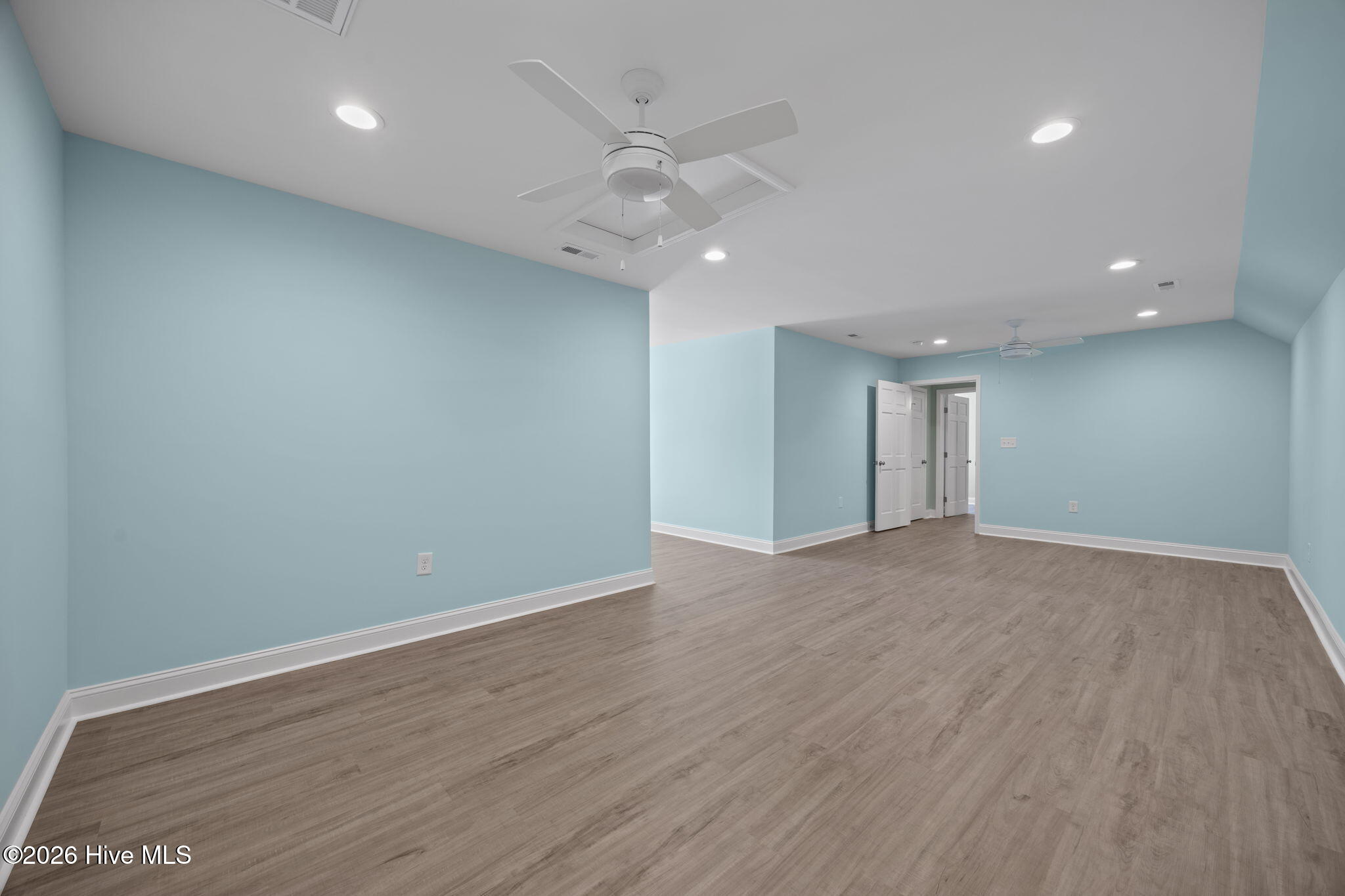 100568646 | Photo 27