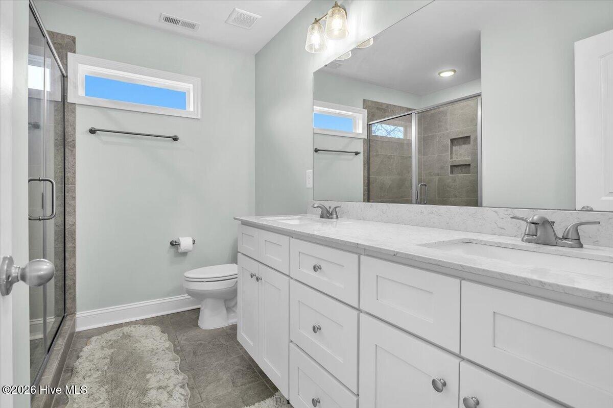 100553155 | Photo 31