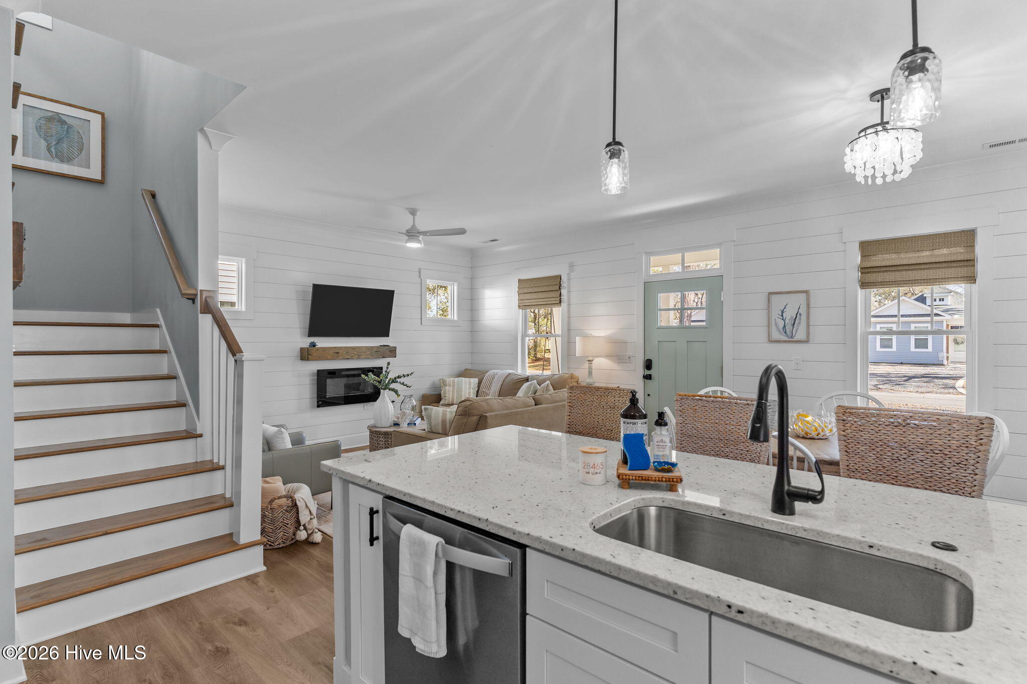 100547454 | Photo 12