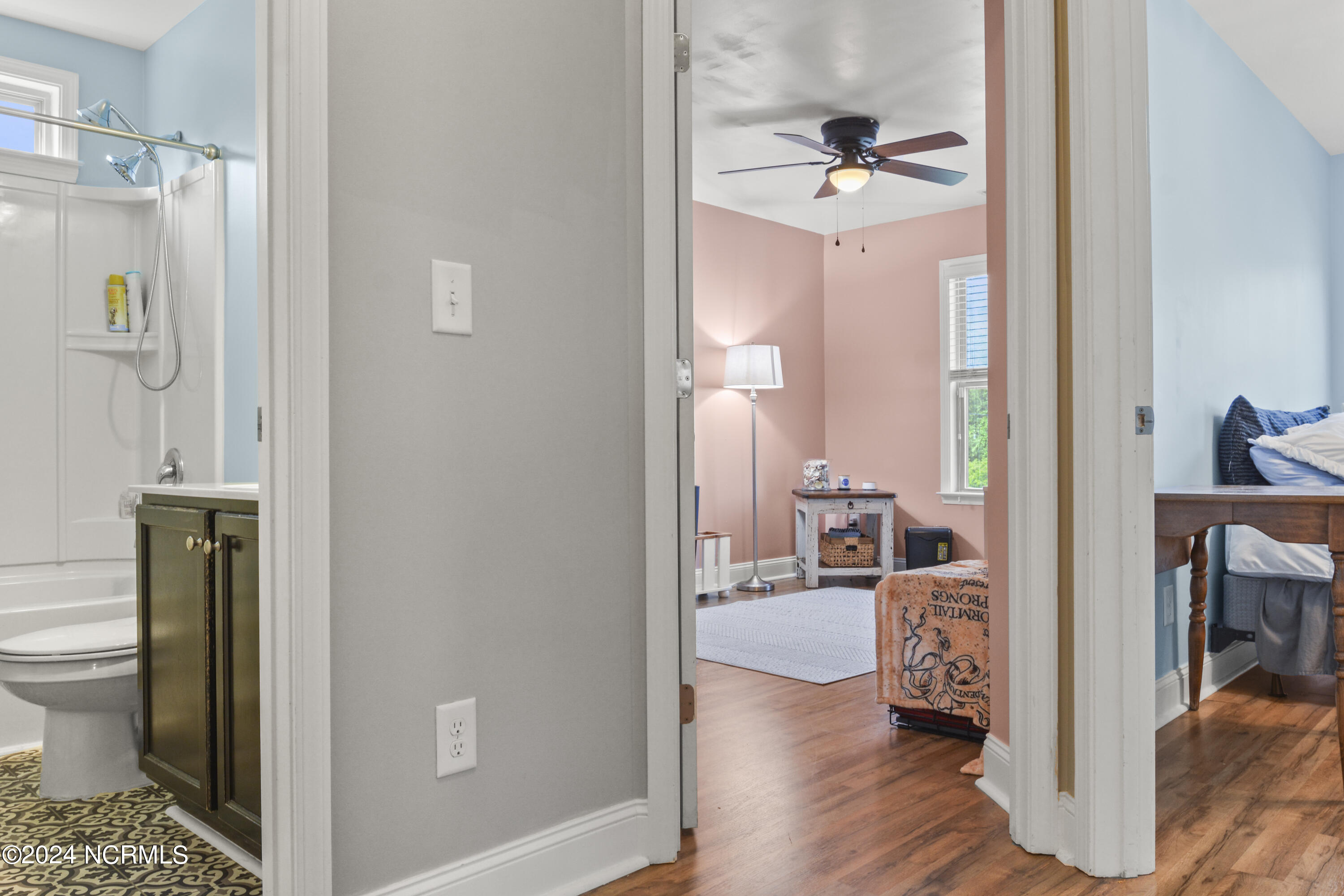 100566117 | Photo 35