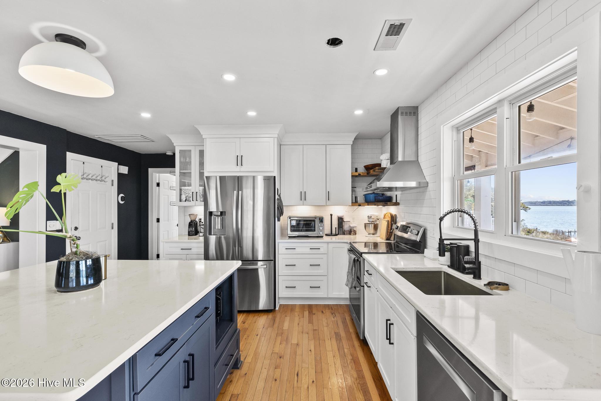 100557619 | Photo 11