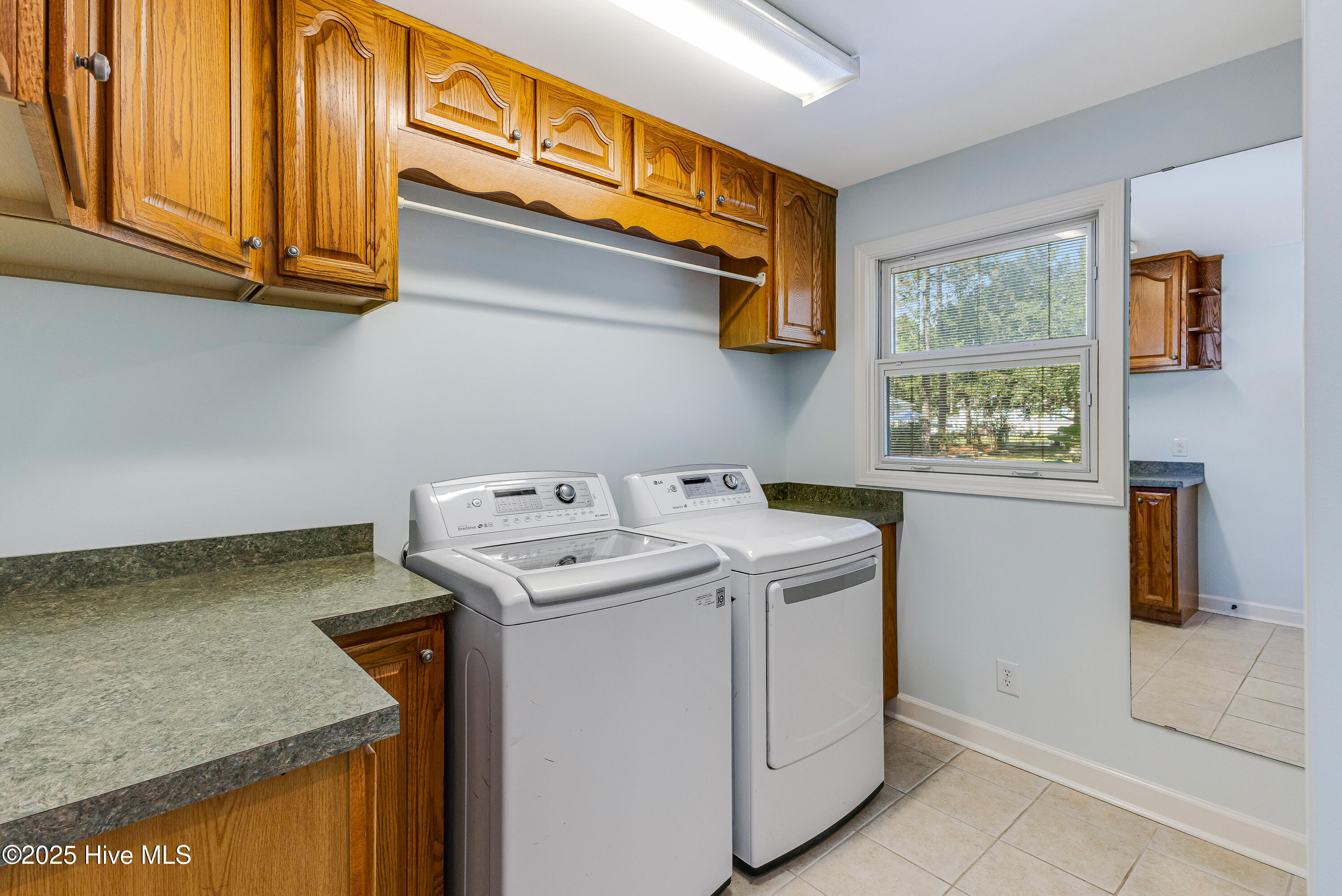 100538127 | Photo 33