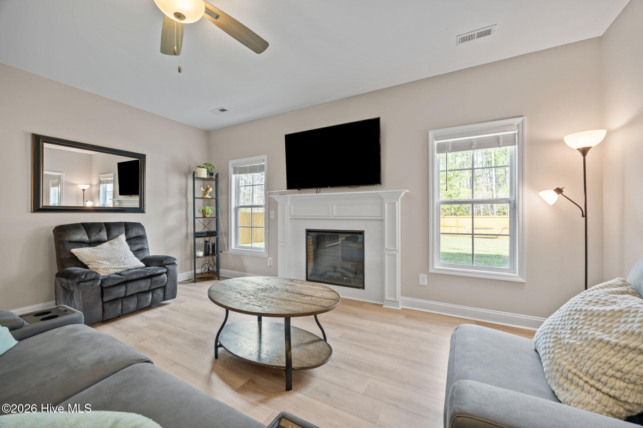 100561827 | Photo 16