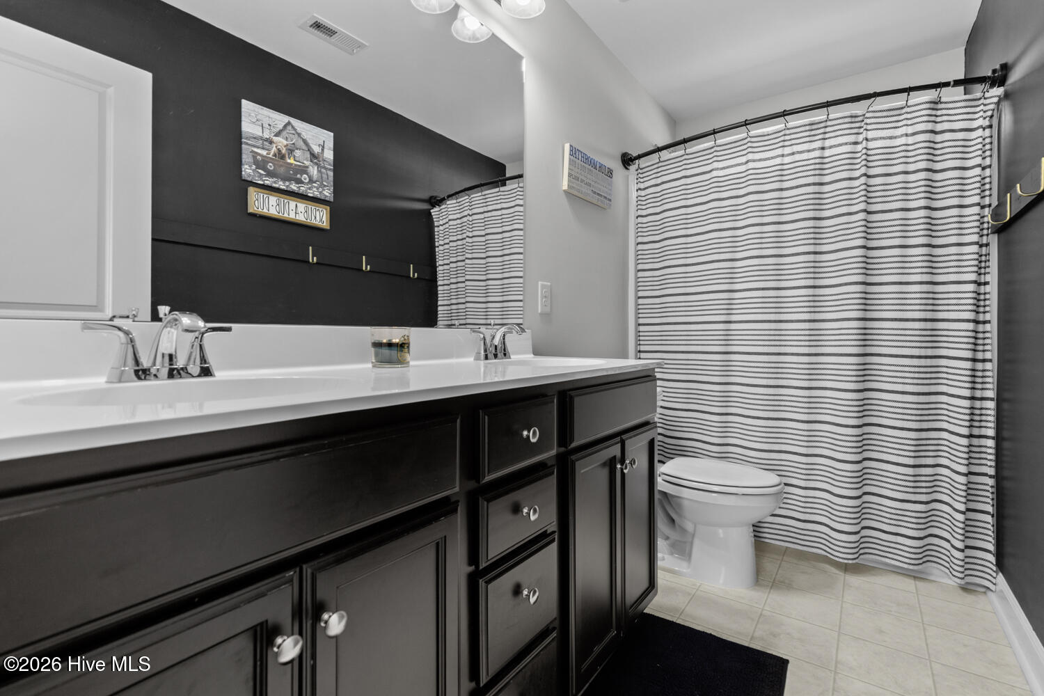 100549890 | Photo 24