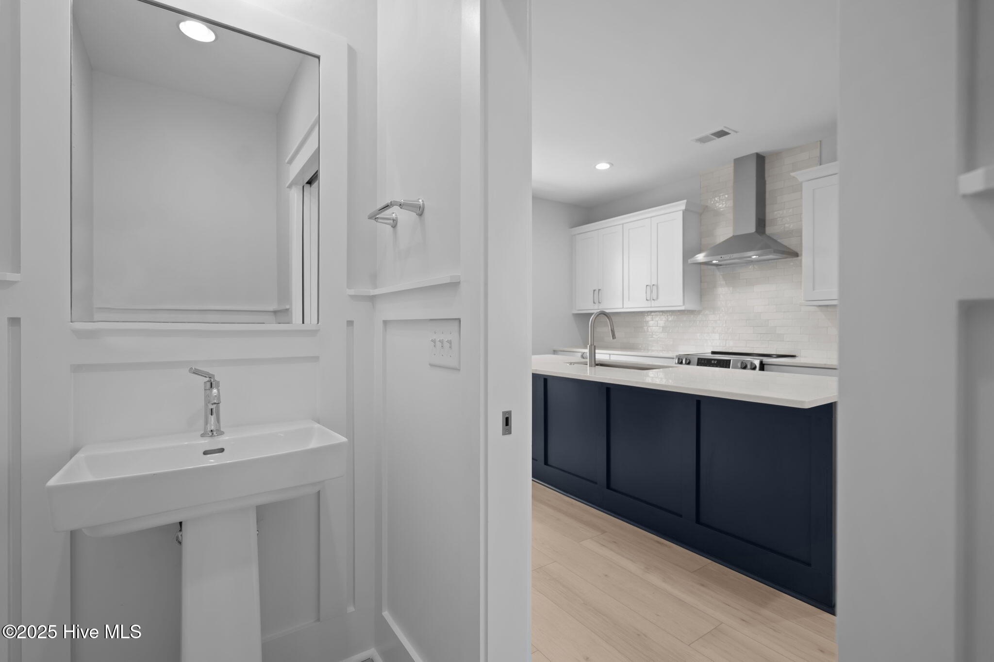 100537879 | Photo 10