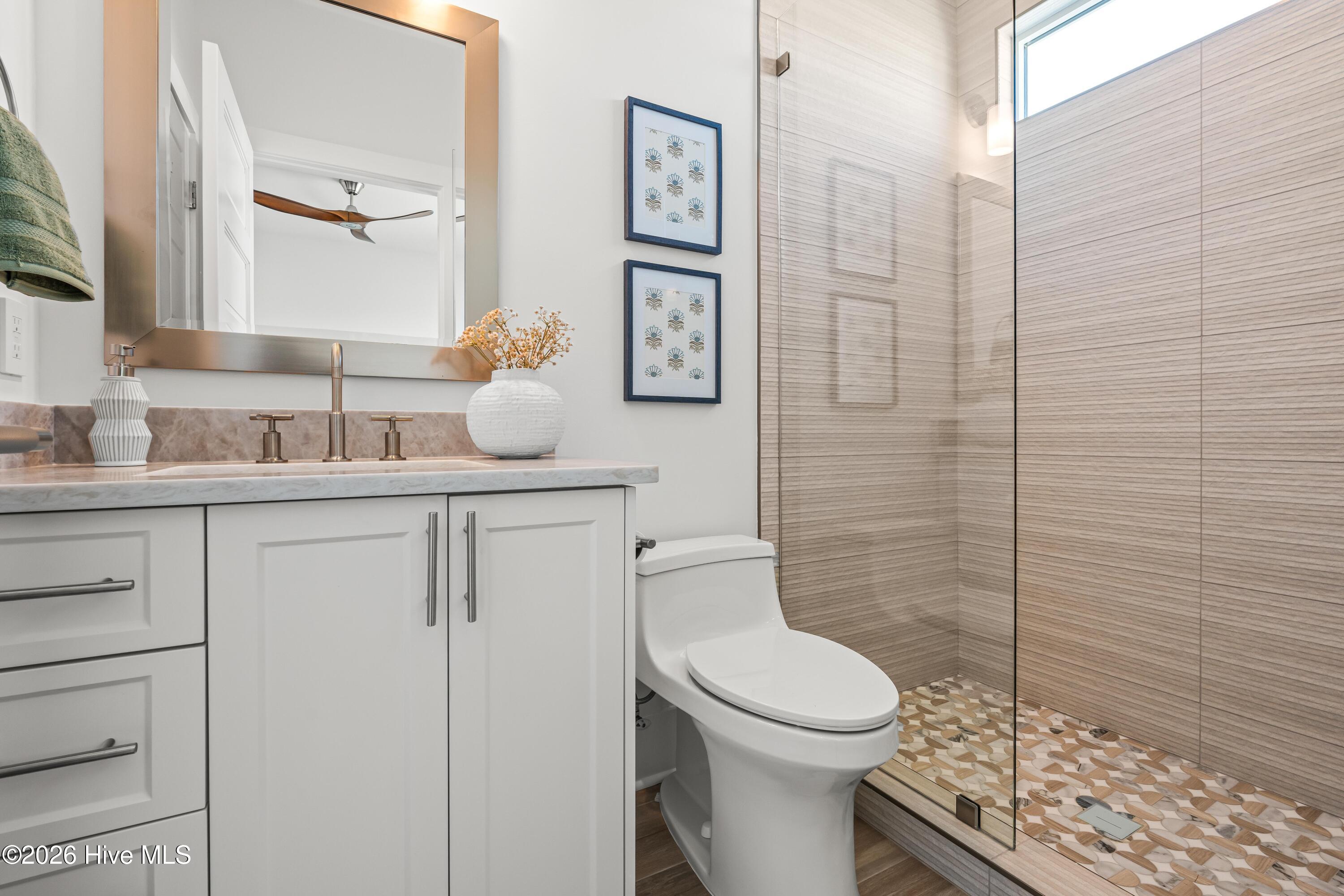 100558368 | Photo 47