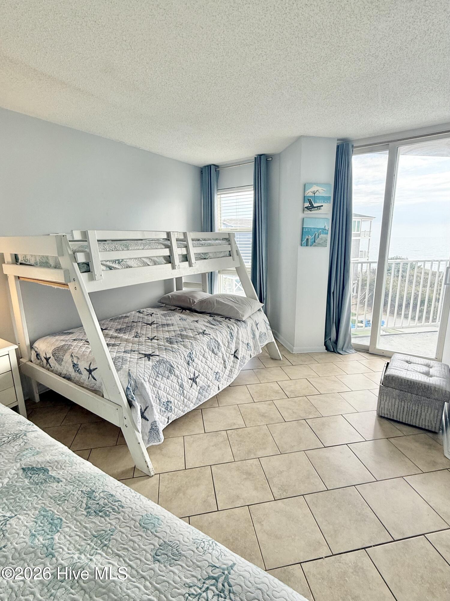 100548396 | Photo 12