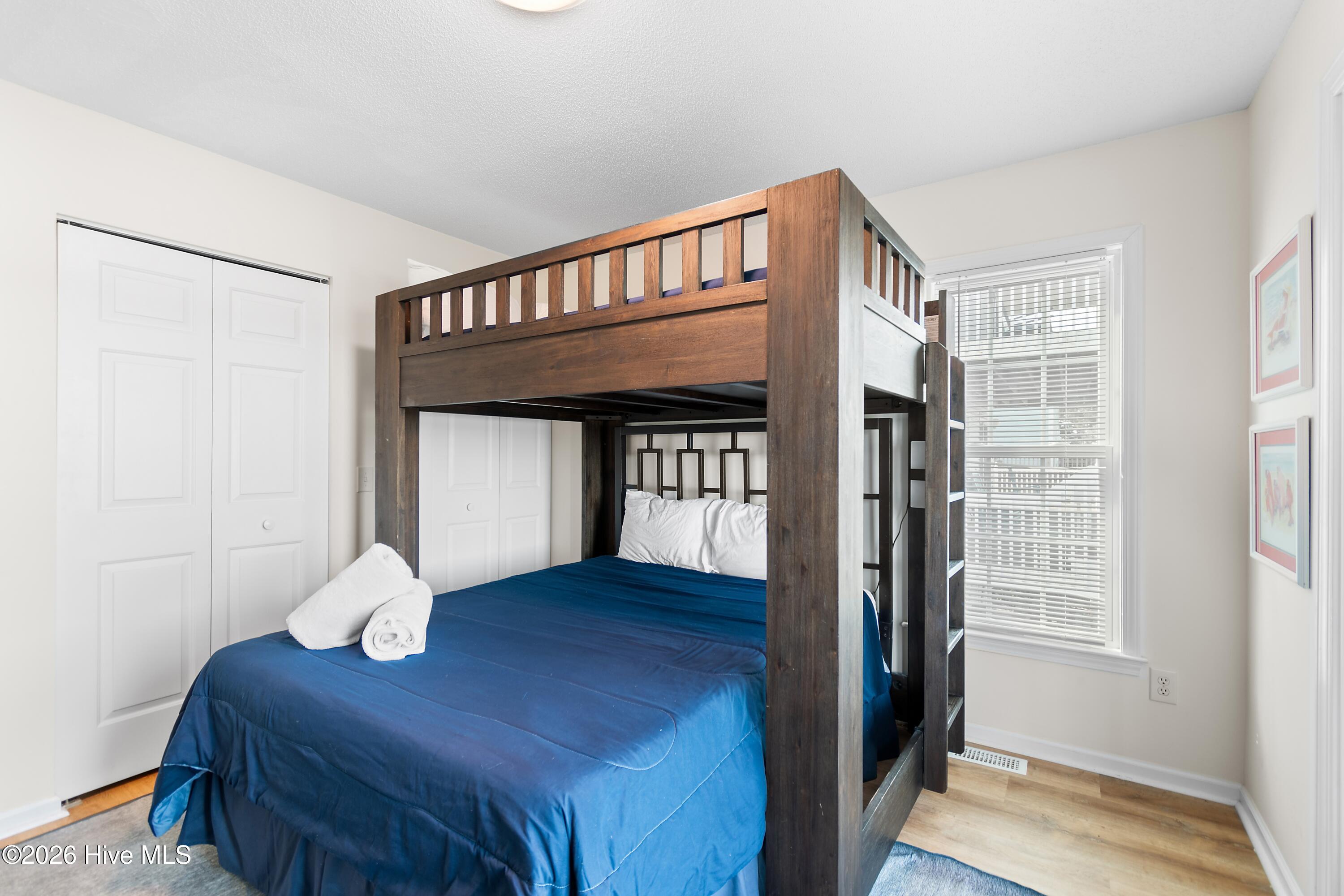 100550931 | Photo 40