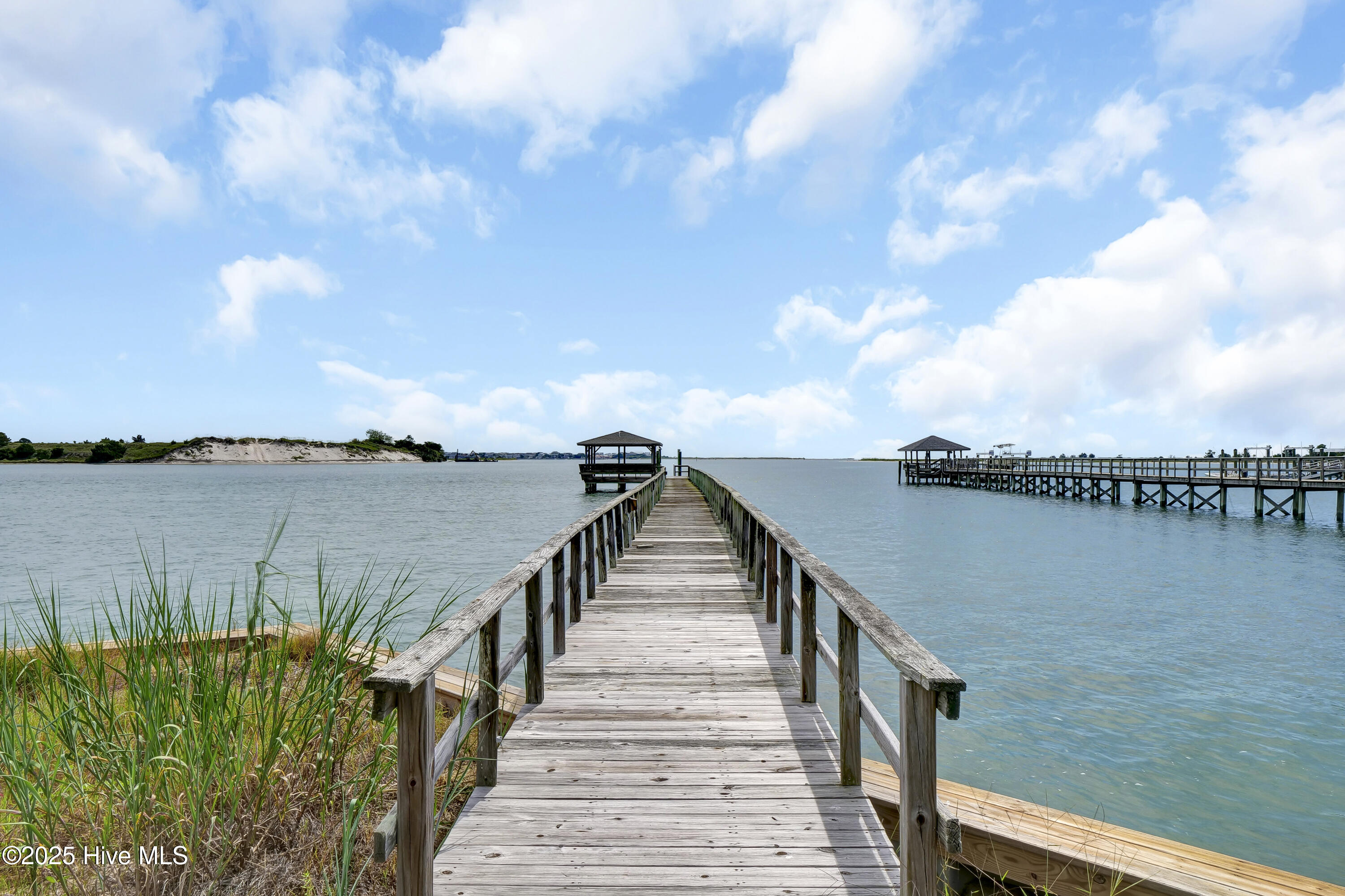 100527389 | Photo 49