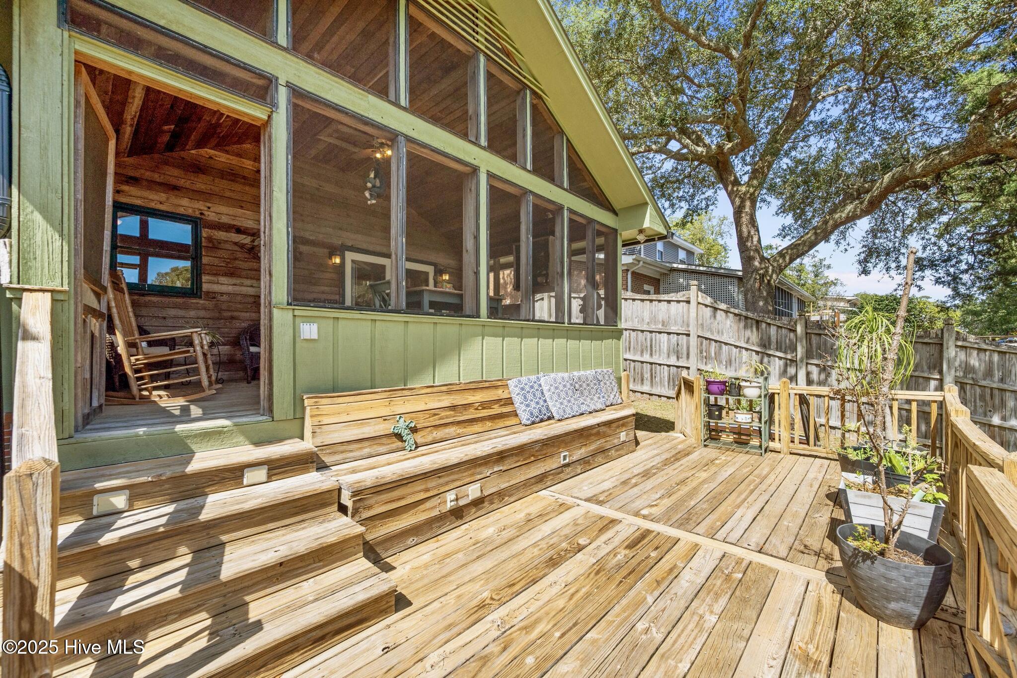 100532839 | Photo 25