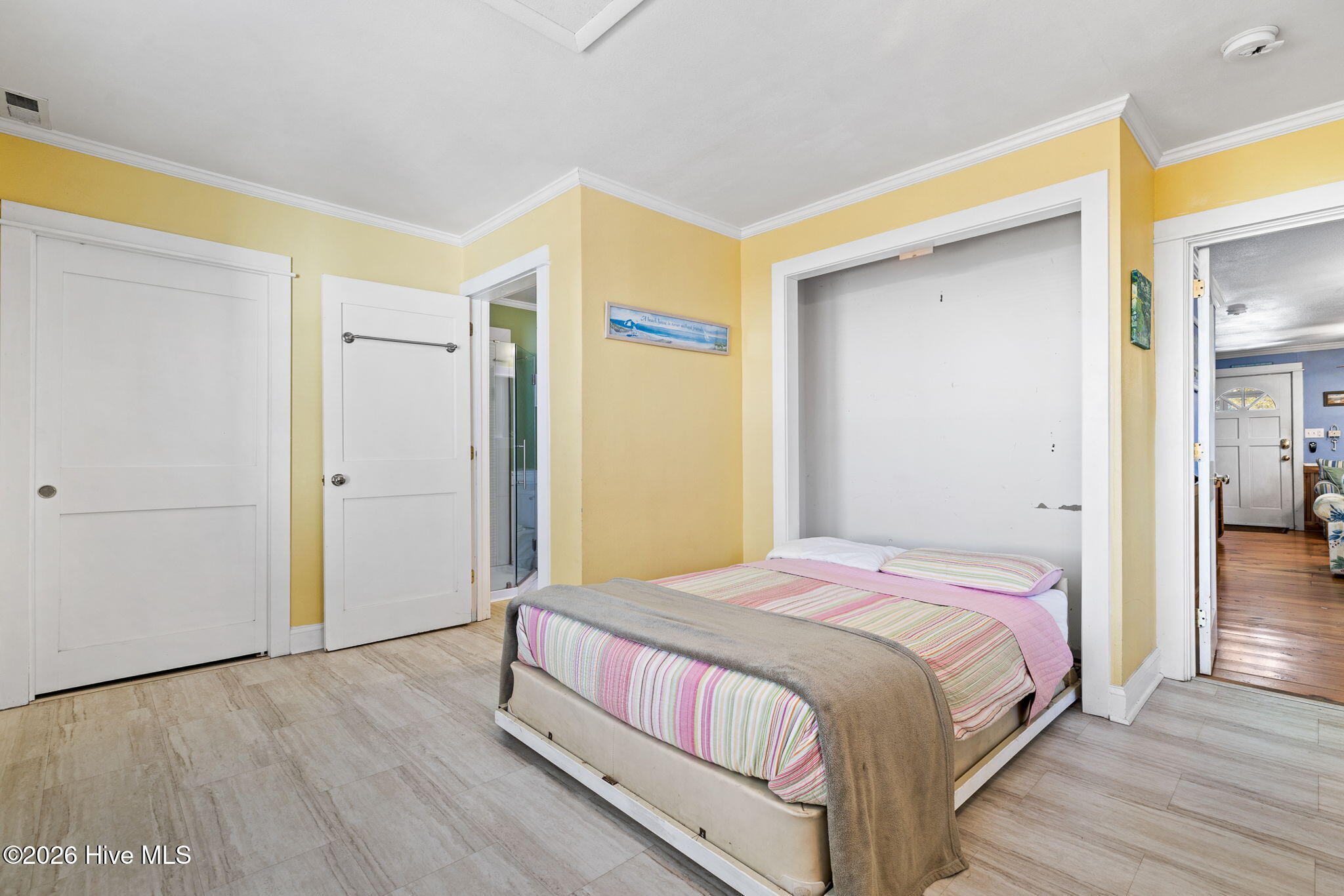 100557713 | Photo 22