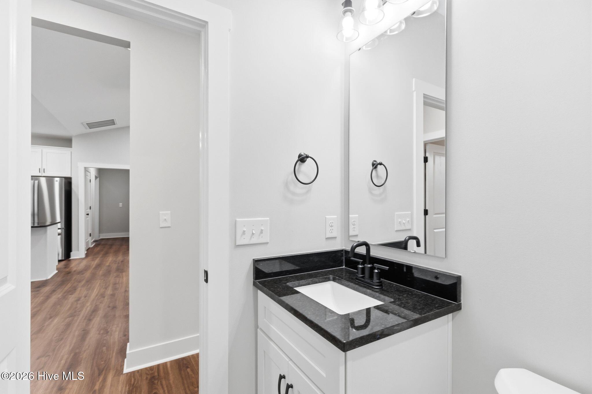 100559286 | Photo 33