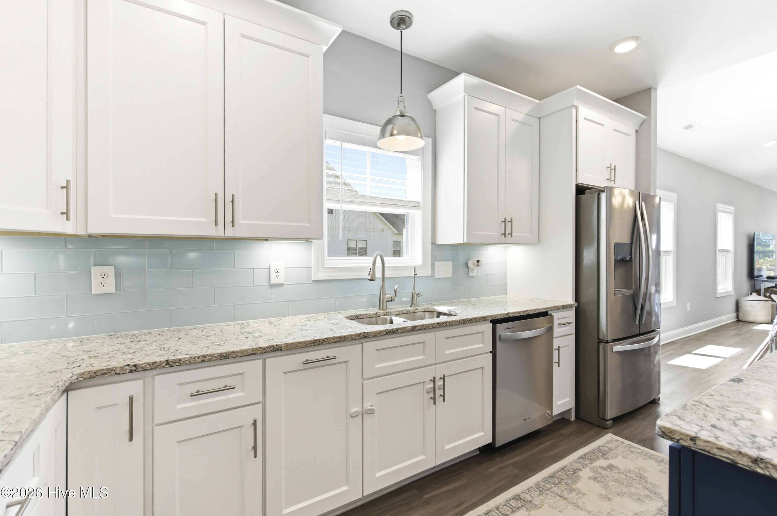 100568018 | Photo 27