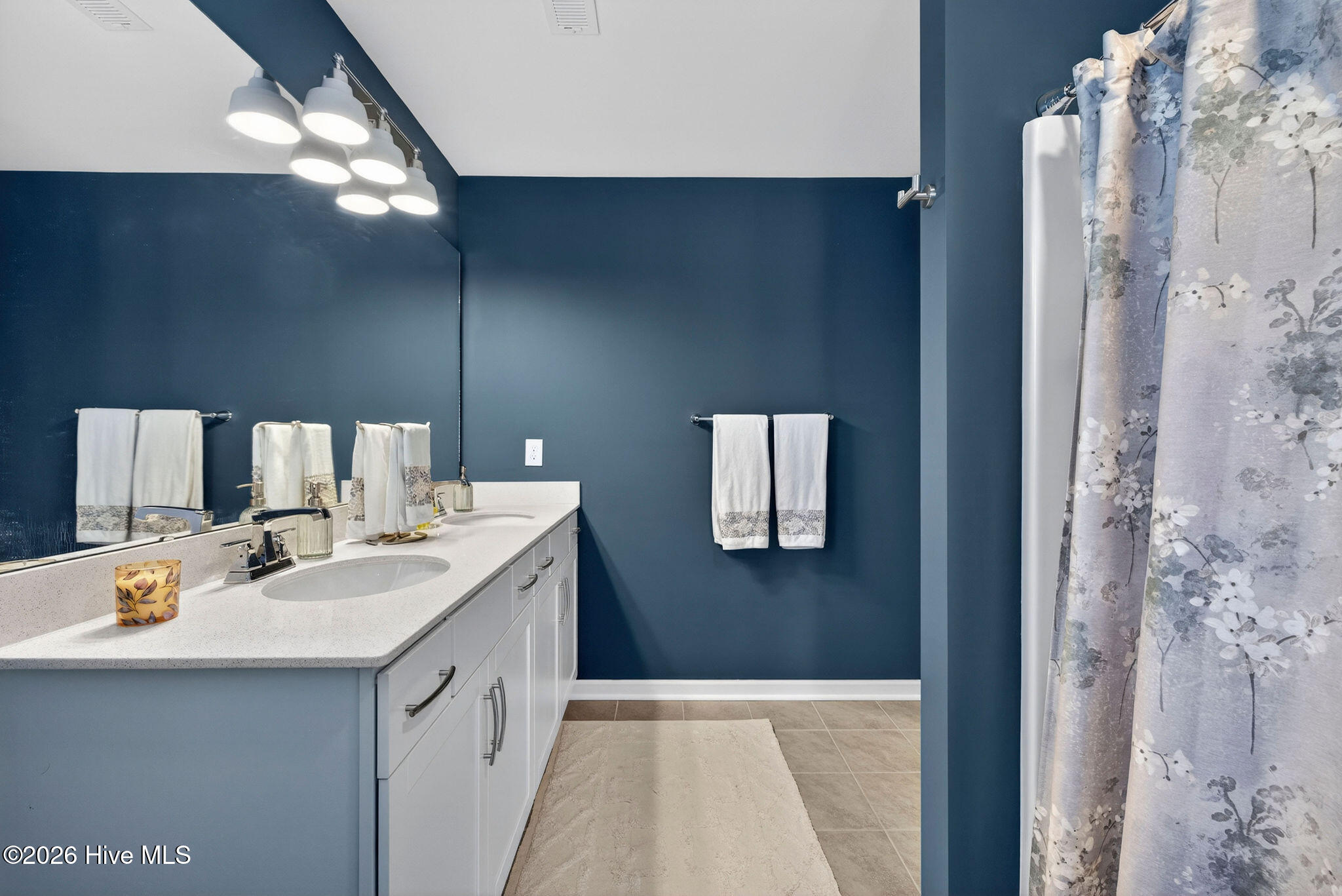 100569620 | Photo 32