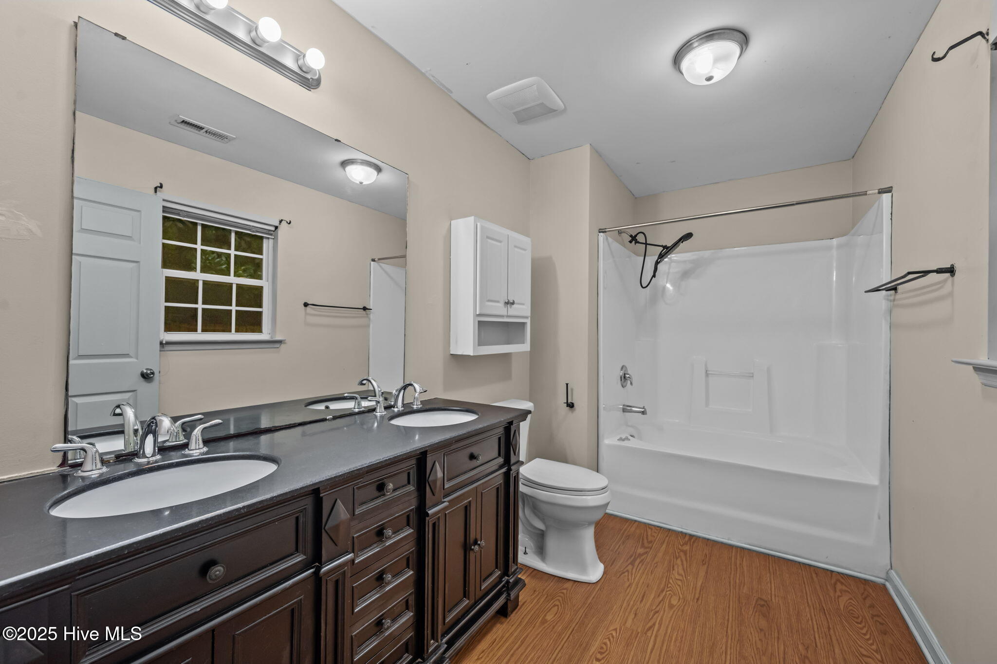 100560196 | Photo 28